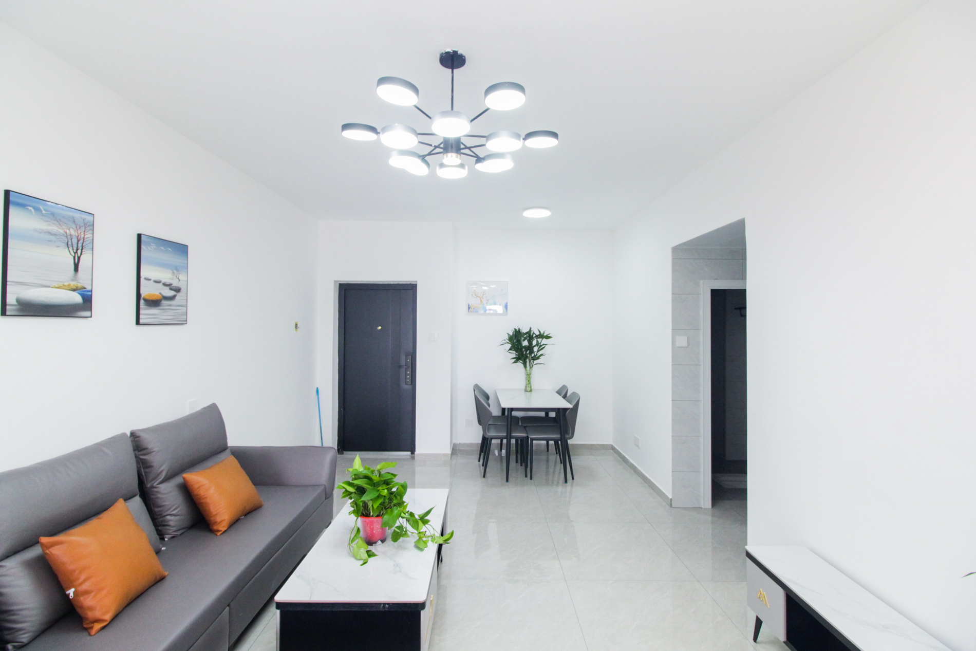 加加大街（华景苑）  1室1厅1卫    39.4万客厅