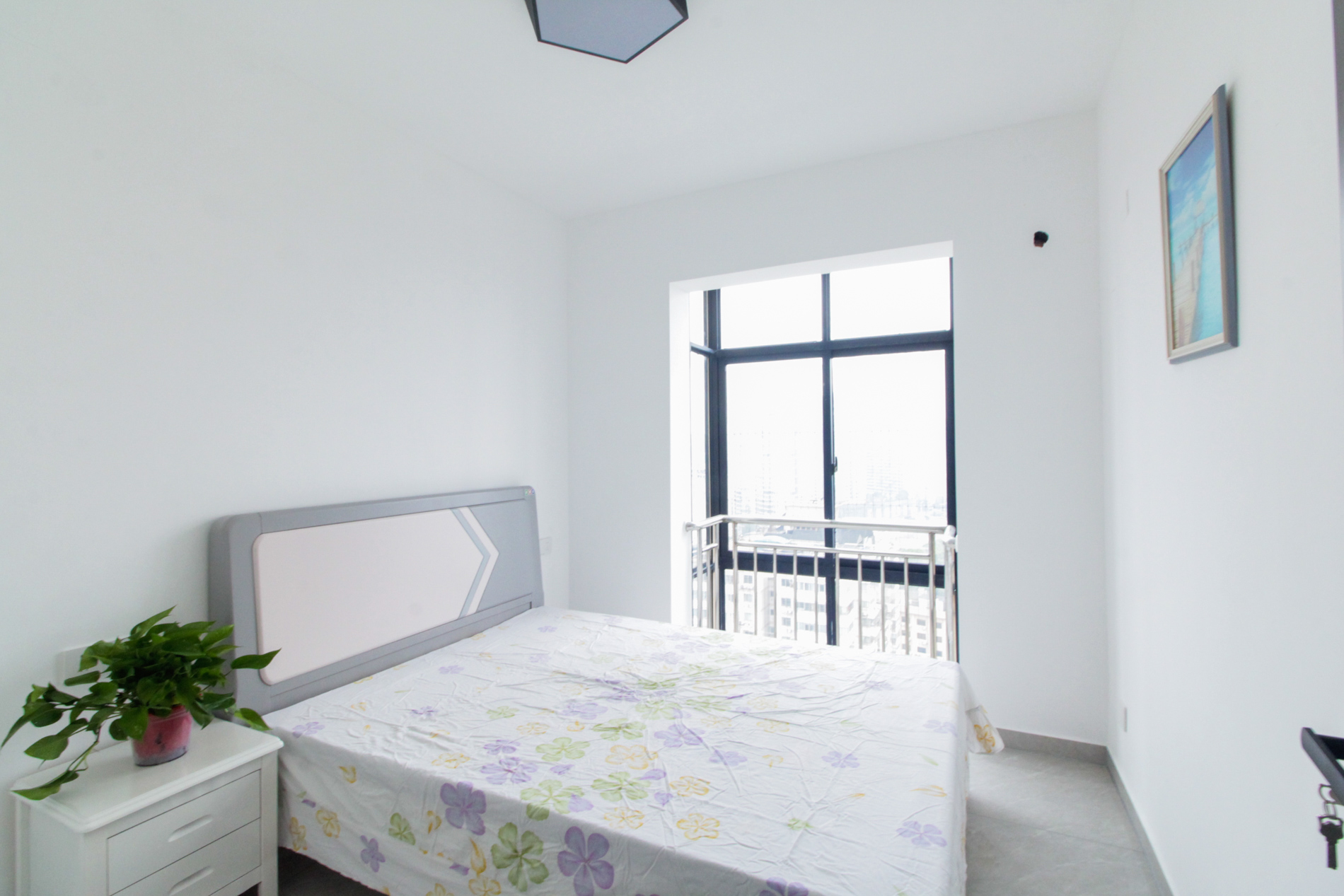 加加大街（华景苑）  1室1厅1卫    39.4万卧室