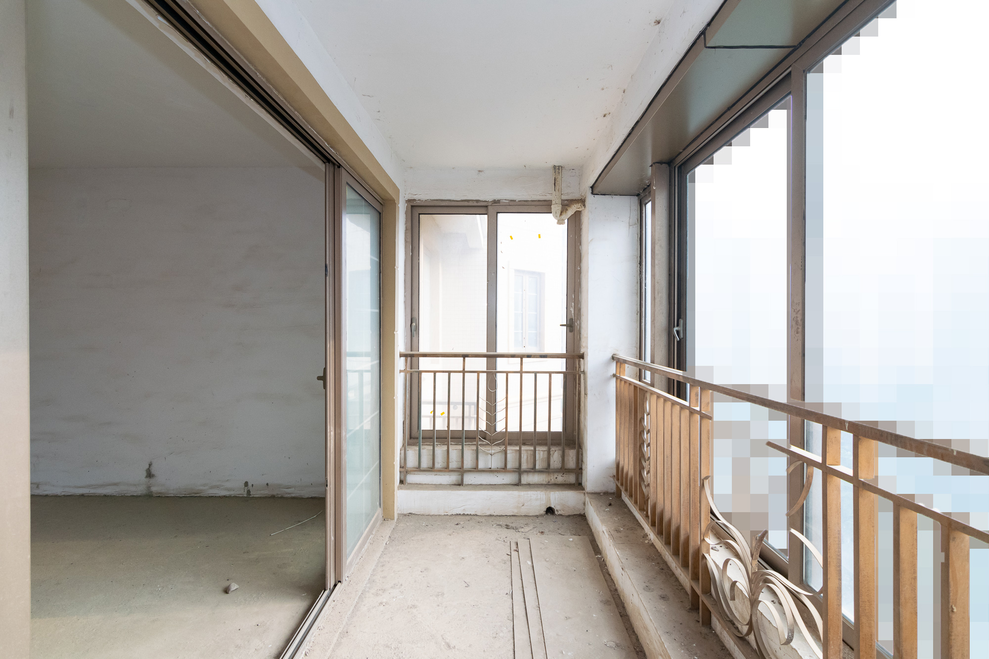 长沙玫瑰园  4室2厅2卫   130.00万阳台