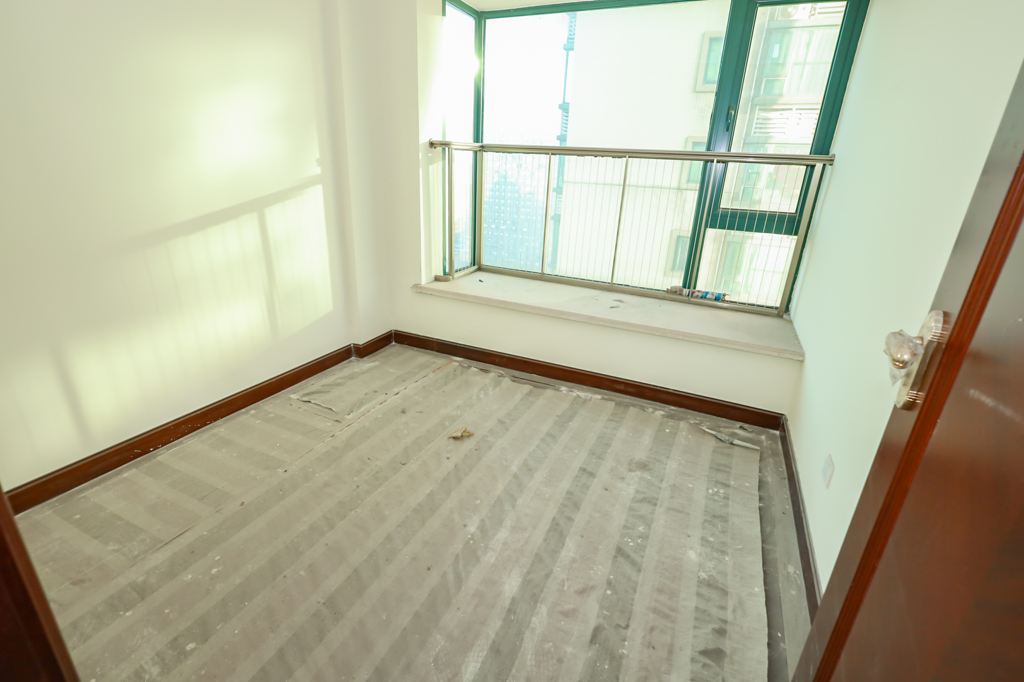 恒大华府  4室2厅2卫   238.00万卧室