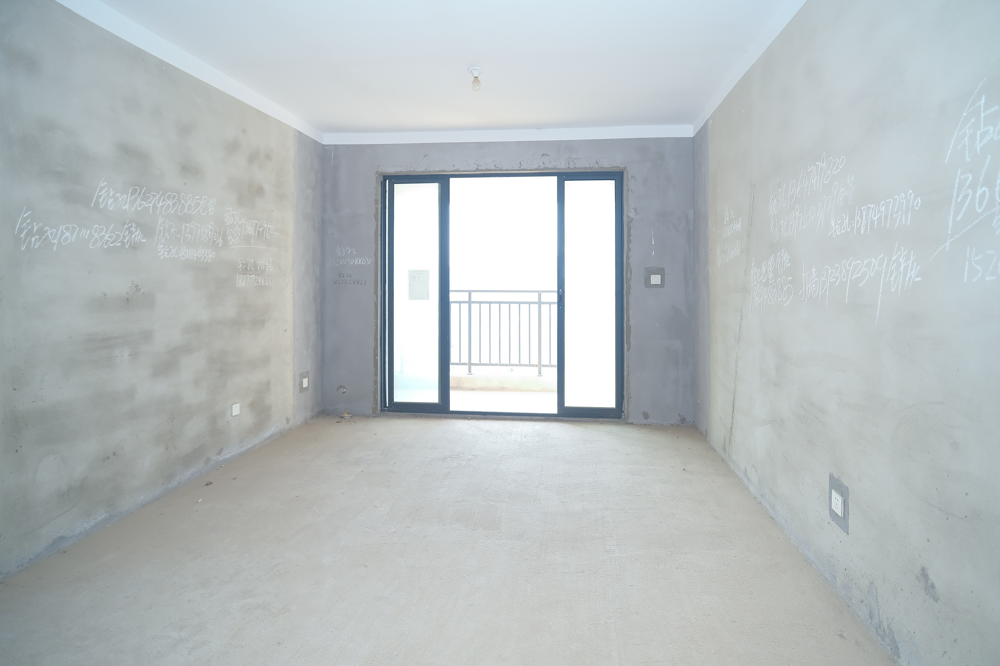 丰源国际  2室2厅1卫    48.0万 丰源国际  2室2厅1卫    48.0万客厅