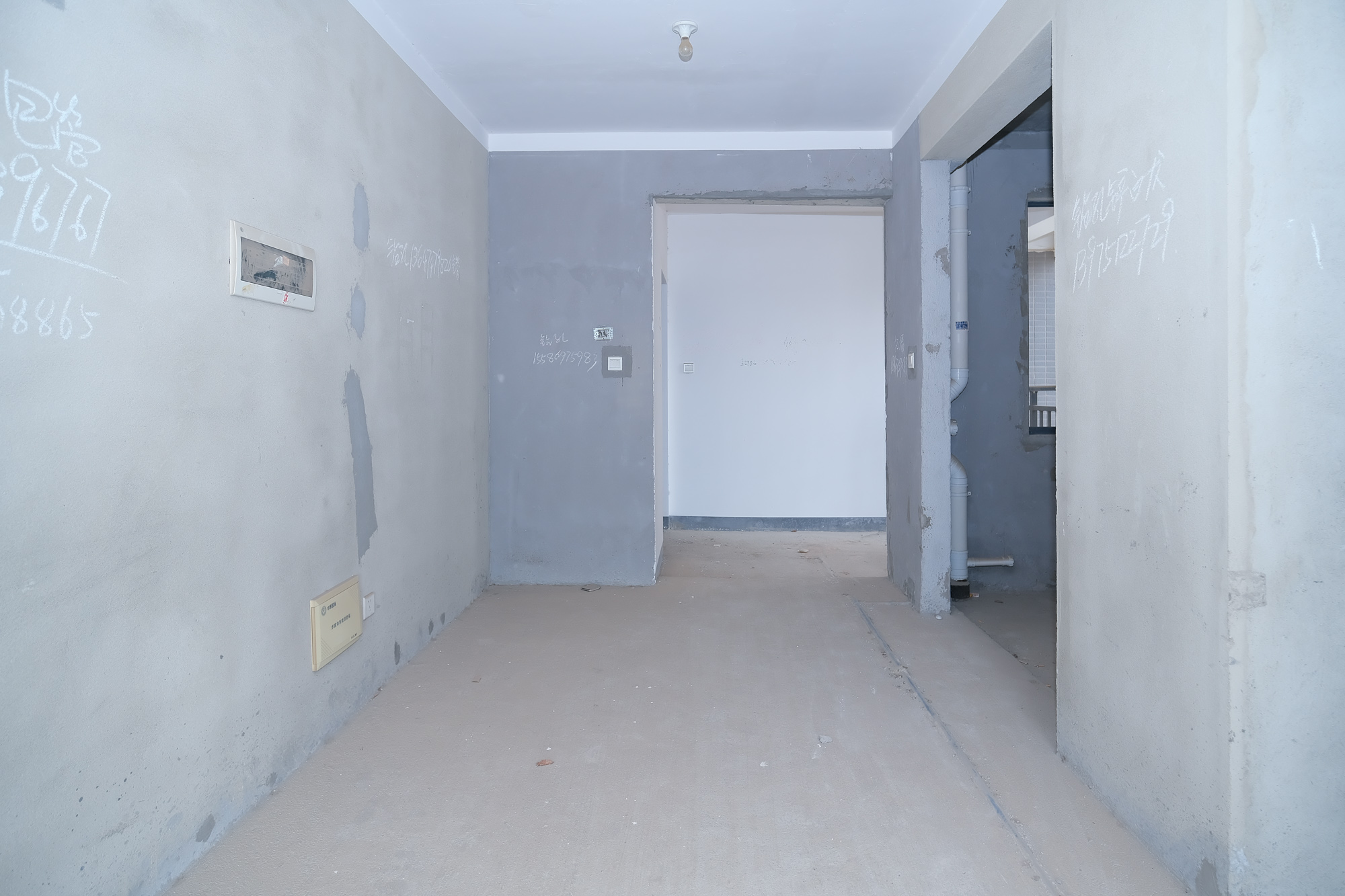 丰源国际  2室2厅1卫    48.0万 丰源国际  2室2厅1卫    48.0万客厅