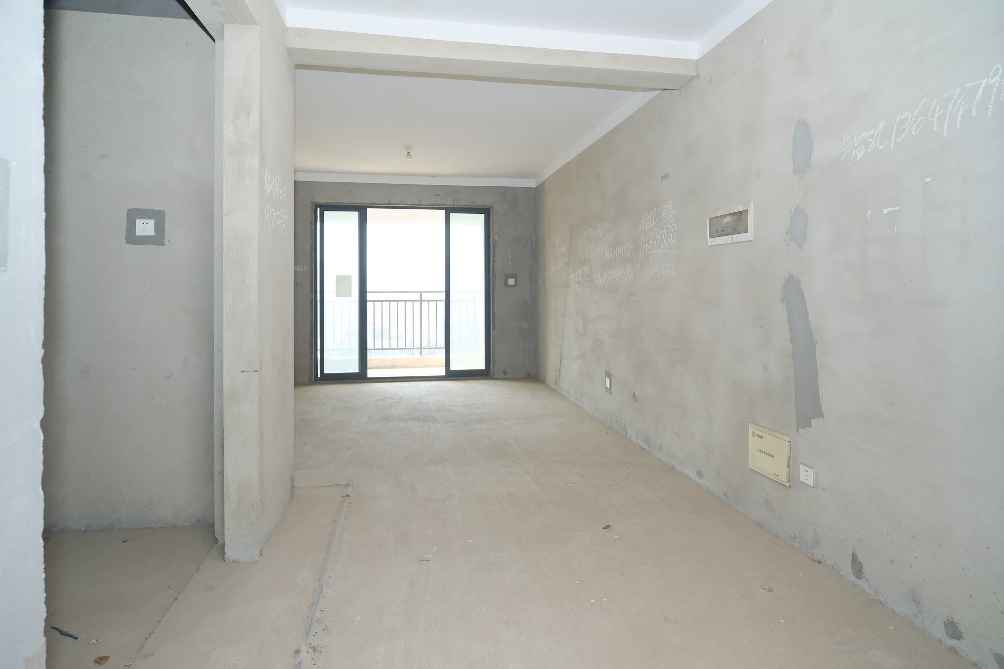 丰源国际  2室2厅1卫    48.0万 丰源国际  2室2厅1卫    48.0万客厅