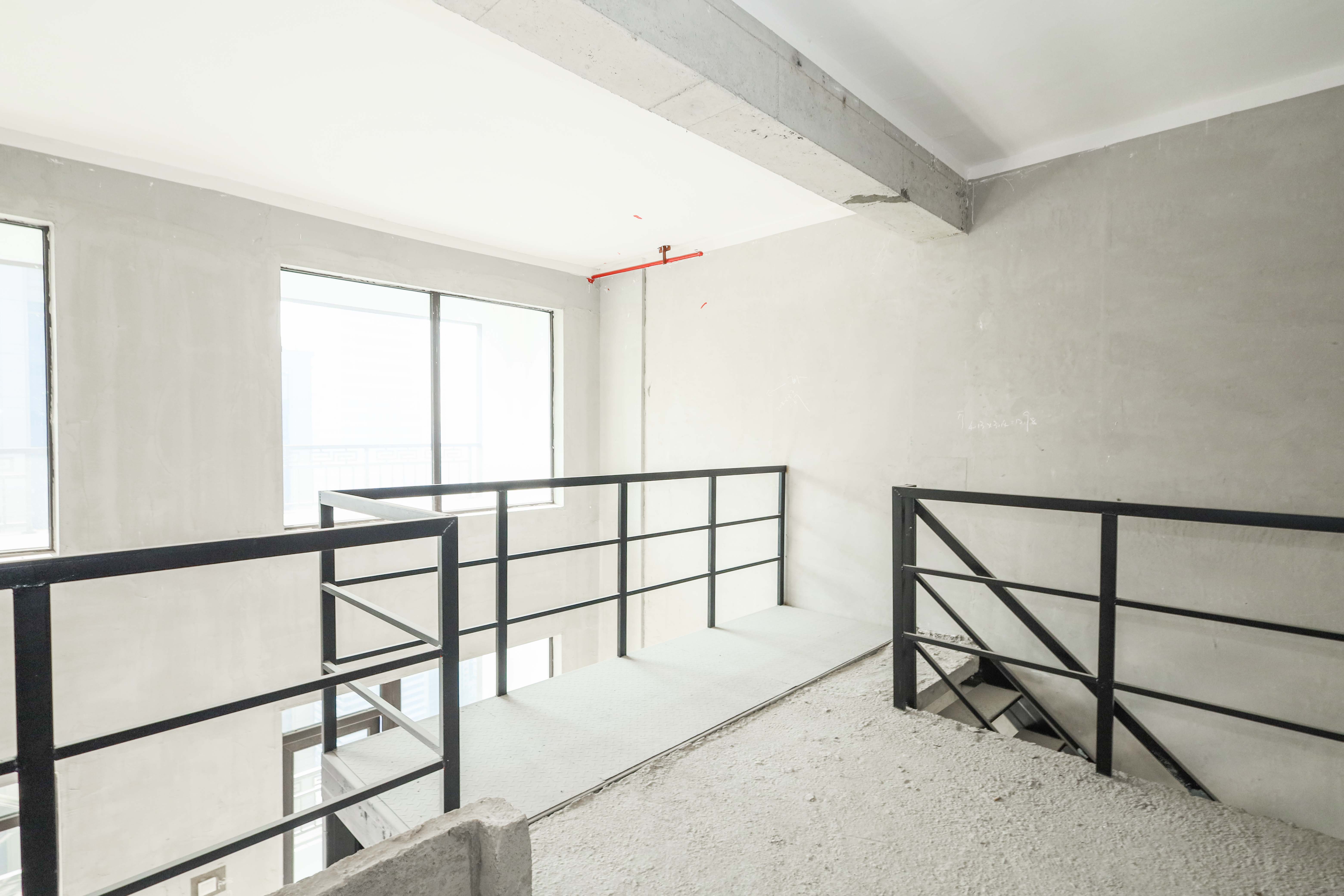 建发央著  4室2厅3卫   220.00万卧室