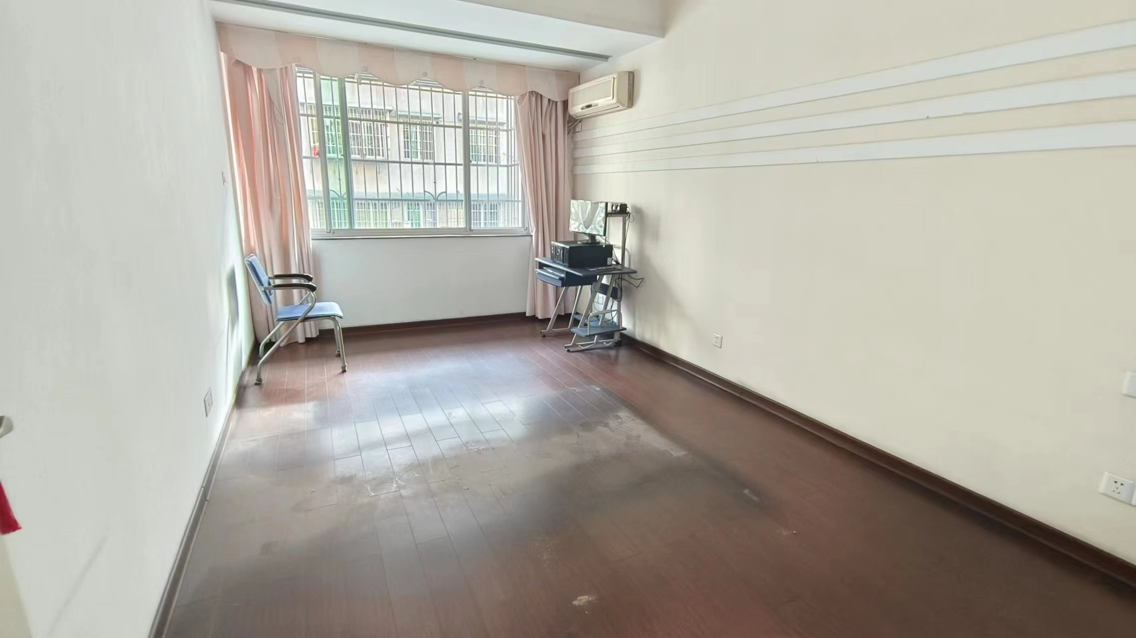 仁和小区 3室2厅2卫 35.0万 仁和小区 3室2厅2卫 35.0万室内图