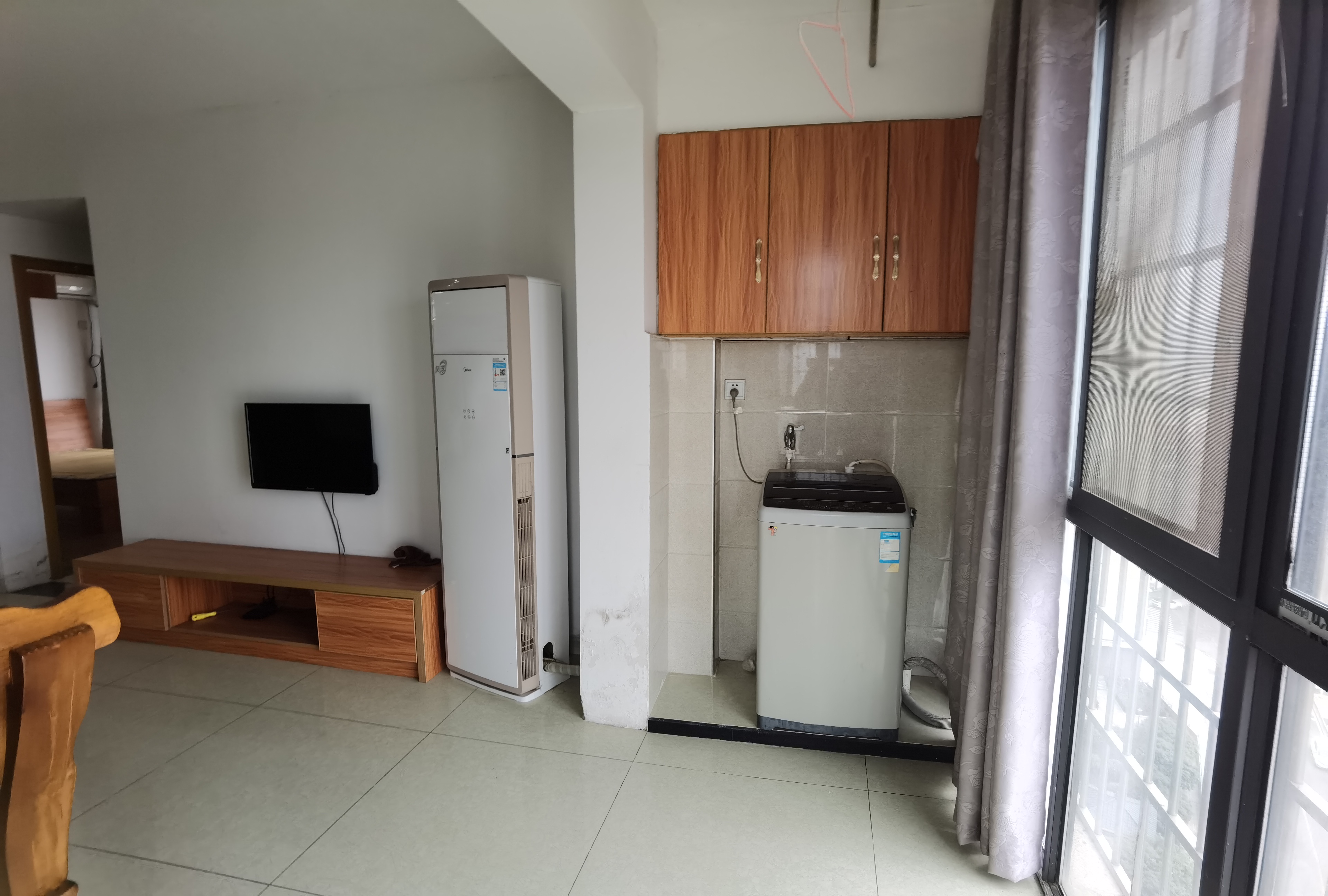 壹号公馆  2室1厅1卫   1700.00元/月室内图1