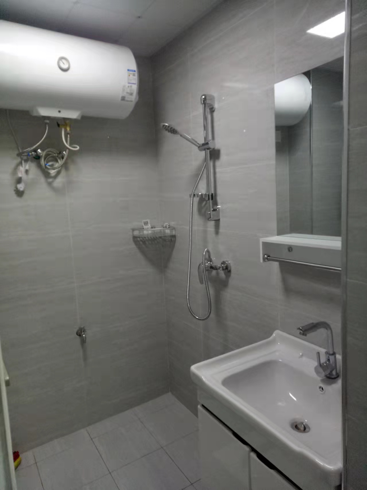 恒隆国际  1室1厅1卫   1350.00元/月室内图