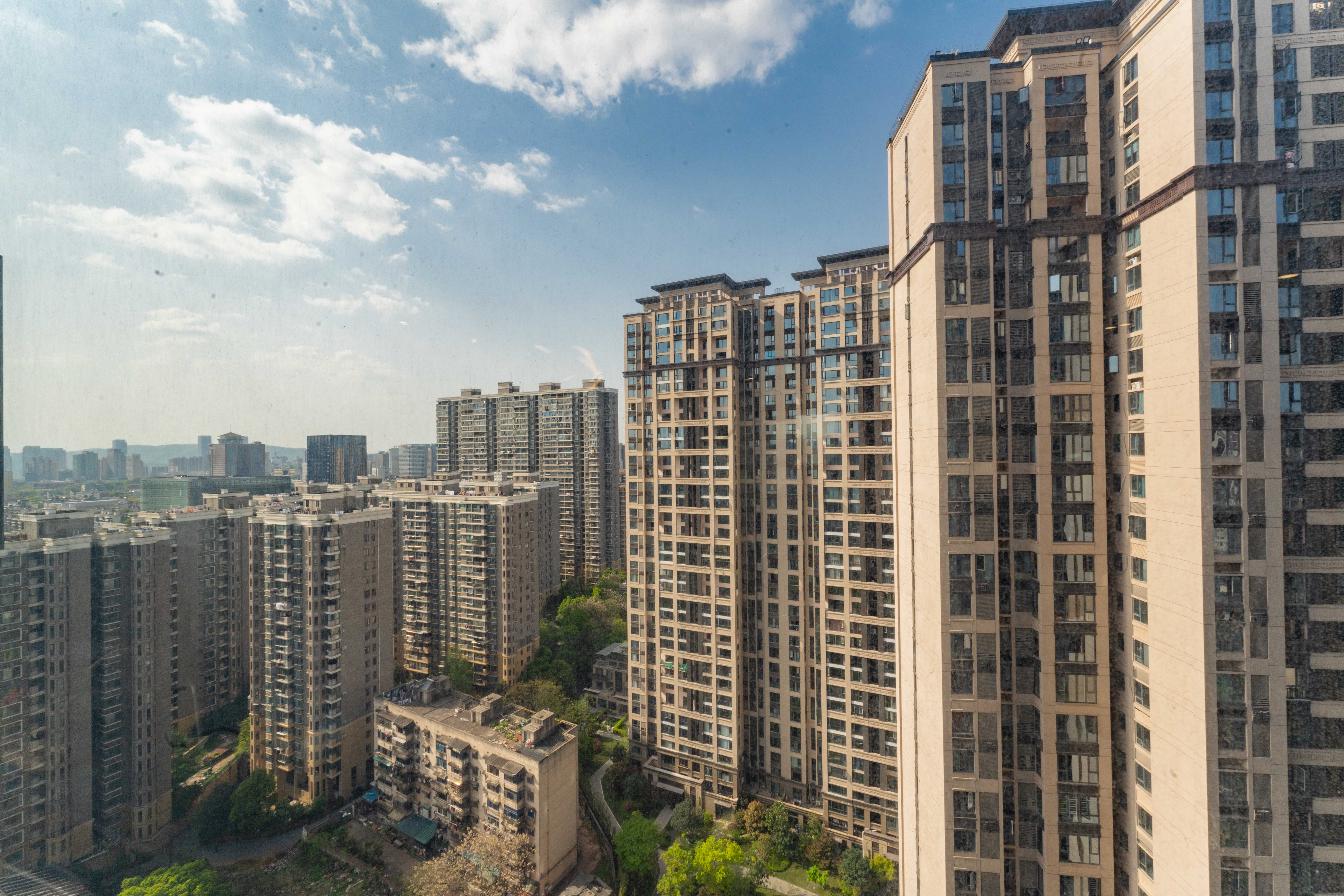 建发中央悦府  4室2厅2卫   255.00万阳台