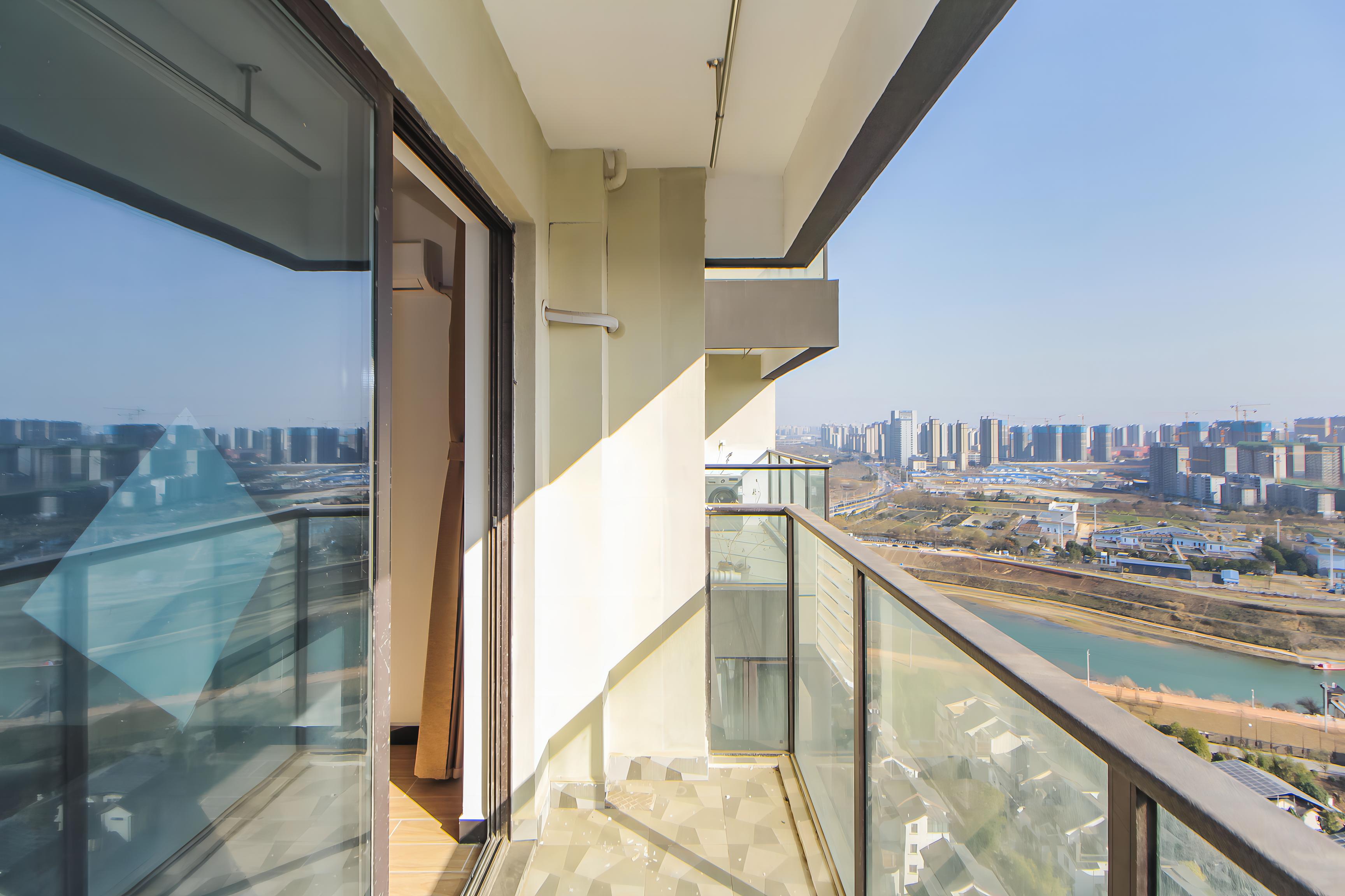 中国铁建洋湖苑  4室2厅2卫    166.0万阳台