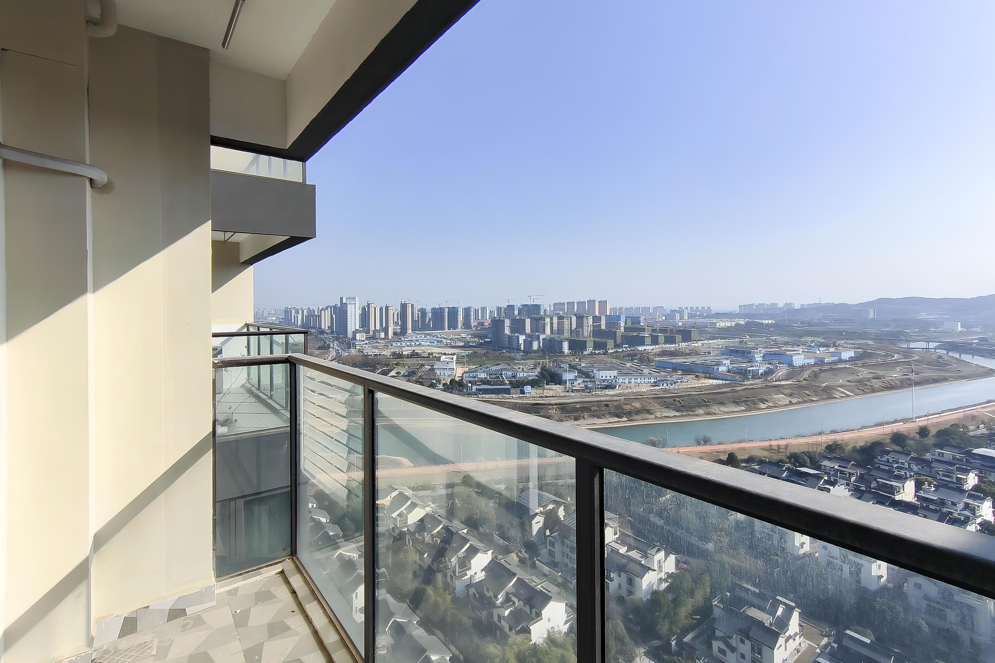 中国铁建洋湖苑  4室2厅2卫    166.0万阳台