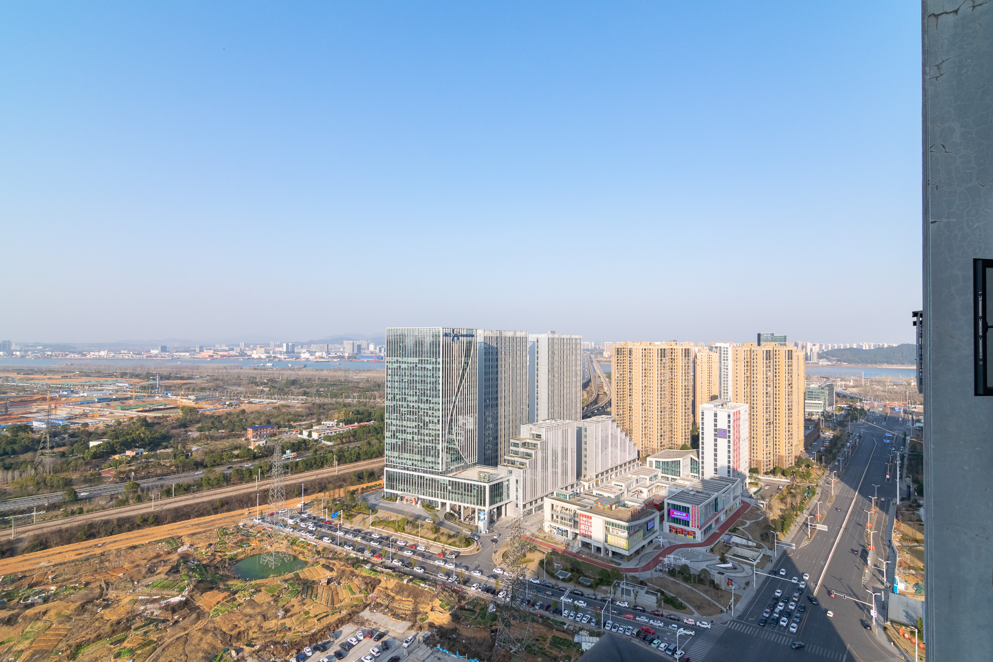 勤诚达新界  5室2厅2卫   100.00万阳台