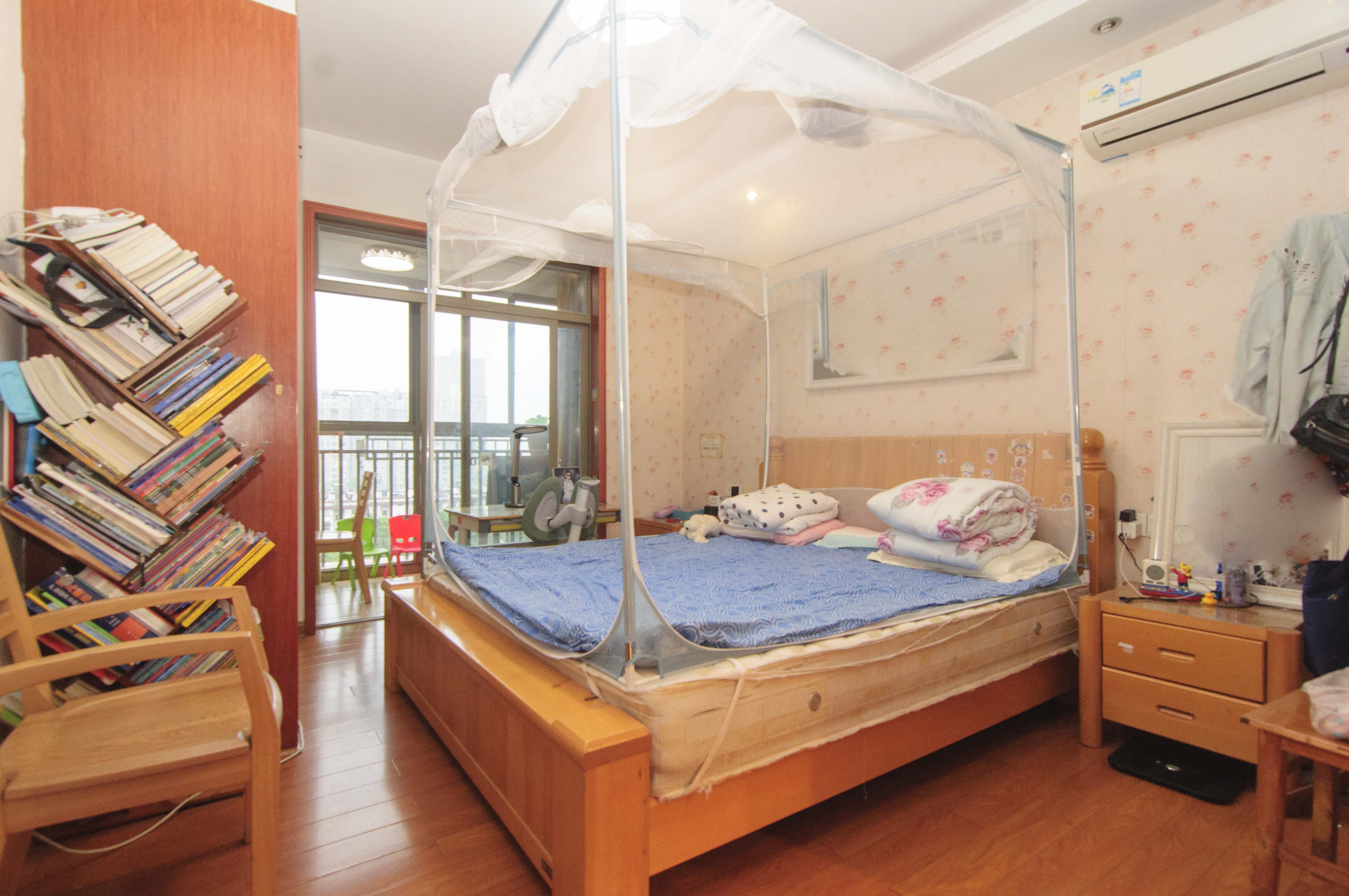 层上观邸  4室2厅2卫   133.00万卧室