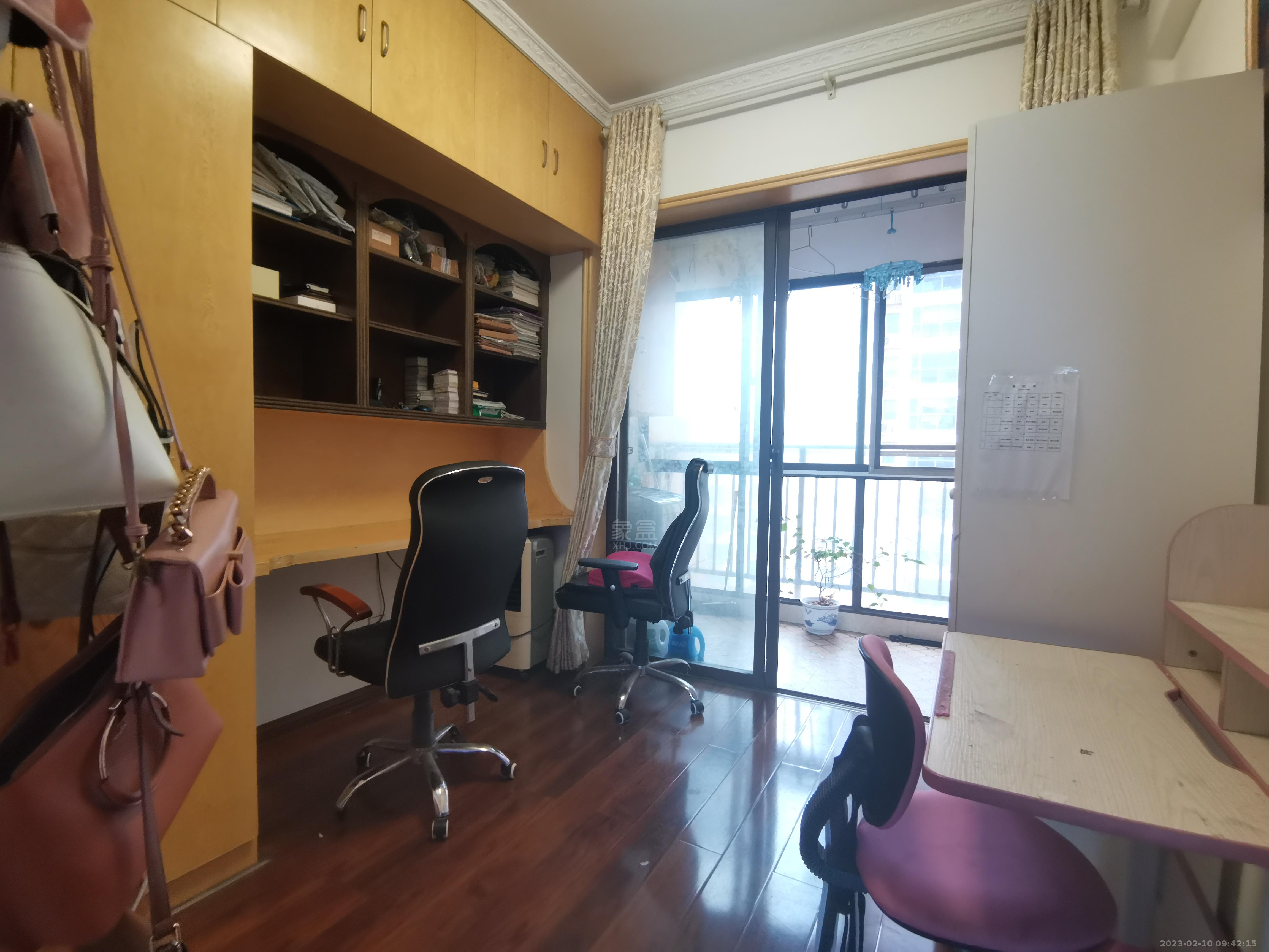 翠堤湾（锁）  3室2厅1卫   1700.00元/月室内图