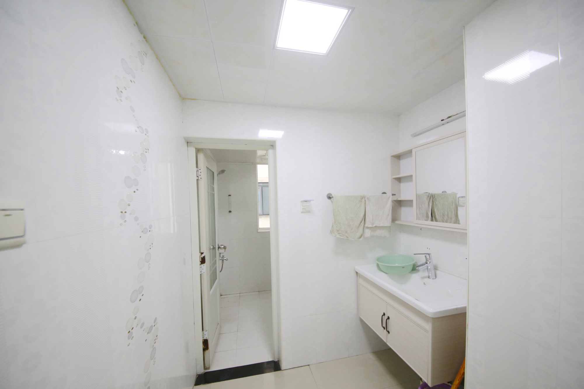 金邮小区  3室2厅2卫    158.0万卫生间
