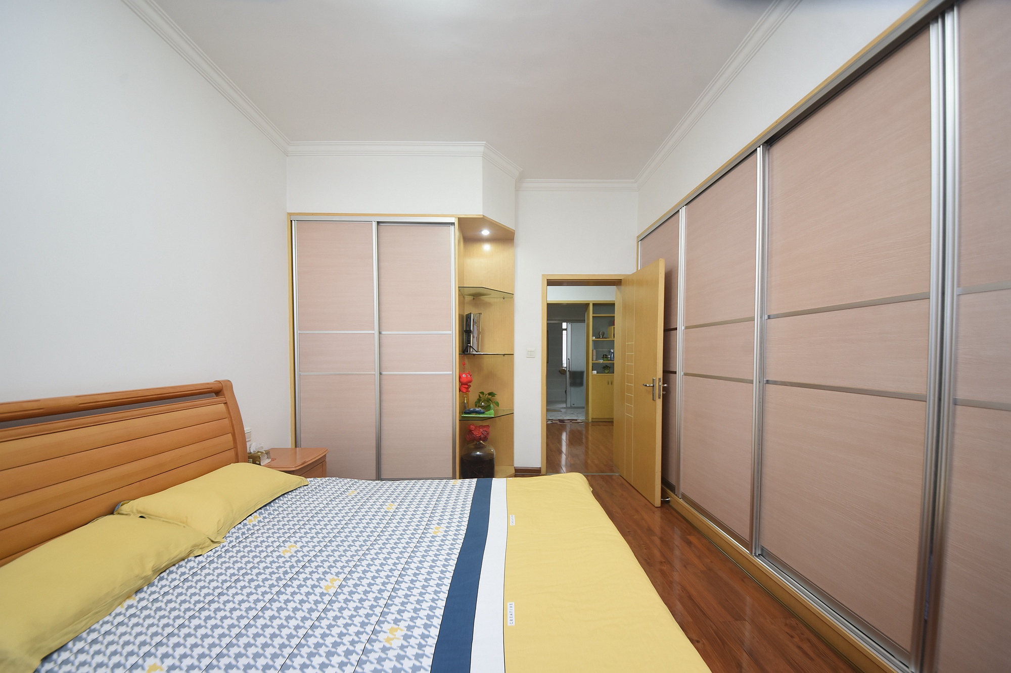 省地税局  3室2厅1卫    111.99万卧室