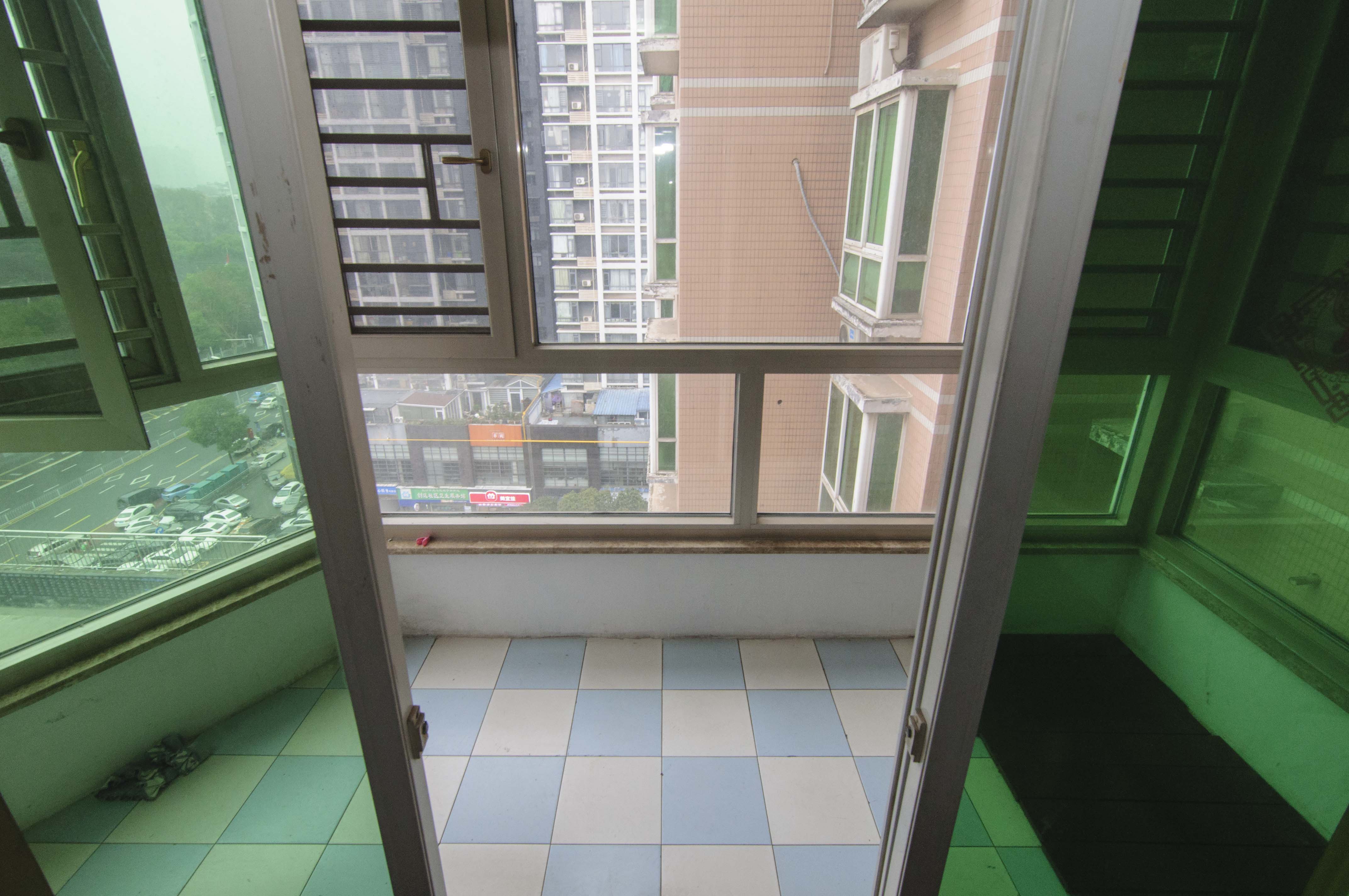 创远景园  3室2厅2卫   162.00万卧室