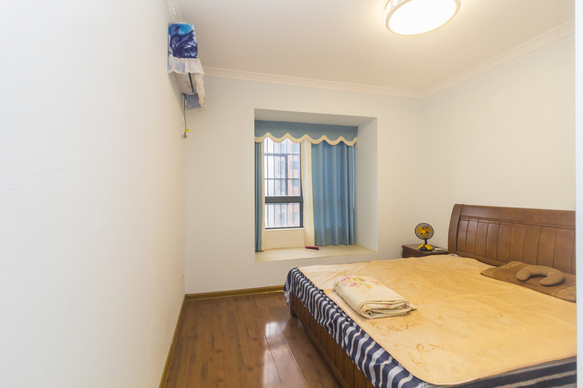 辉宏橄榄城 4室2厅2卫 85.00万 辉宏橄榄城 4室2厅2卫 85.00万卧室