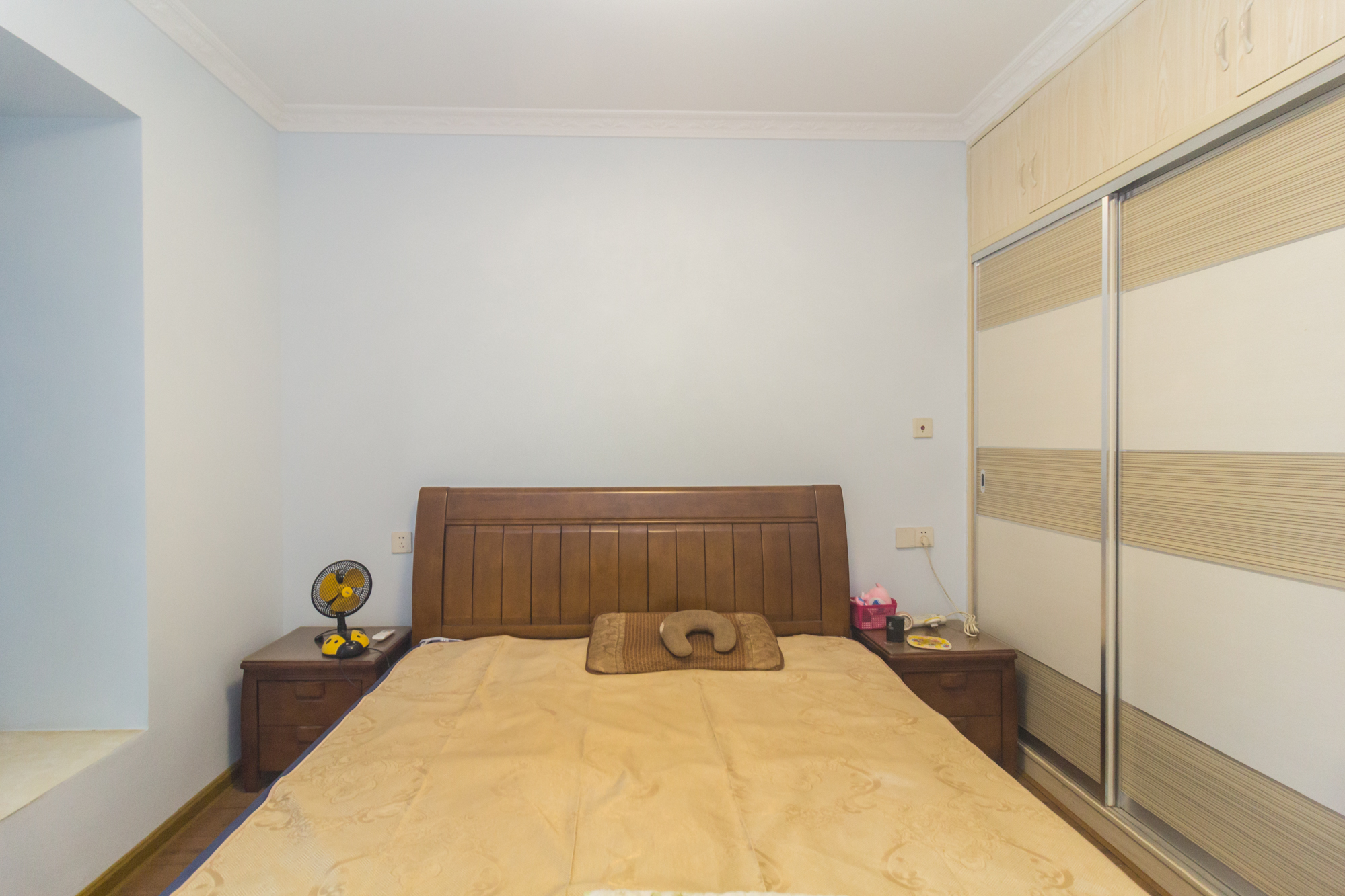 辉宏橄榄城 4室2厅2卫 85.00万 辉宏橄榄城 4室2厅2卫 85.00万卧室