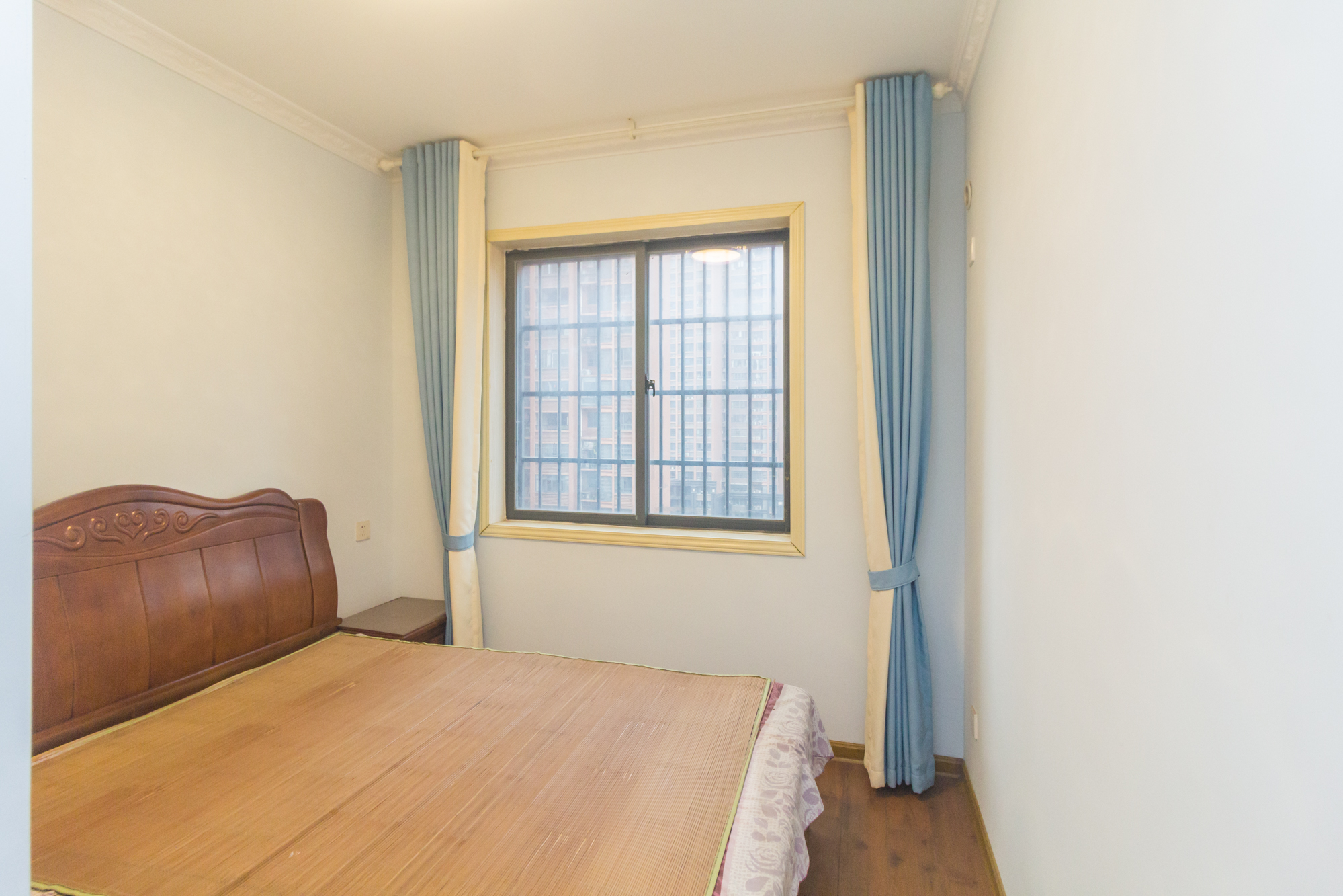 辉宏橄榄城 4室2厅2卫 85.00万 辉宏橄榄城 4室2厅2卫 85.00万卧室