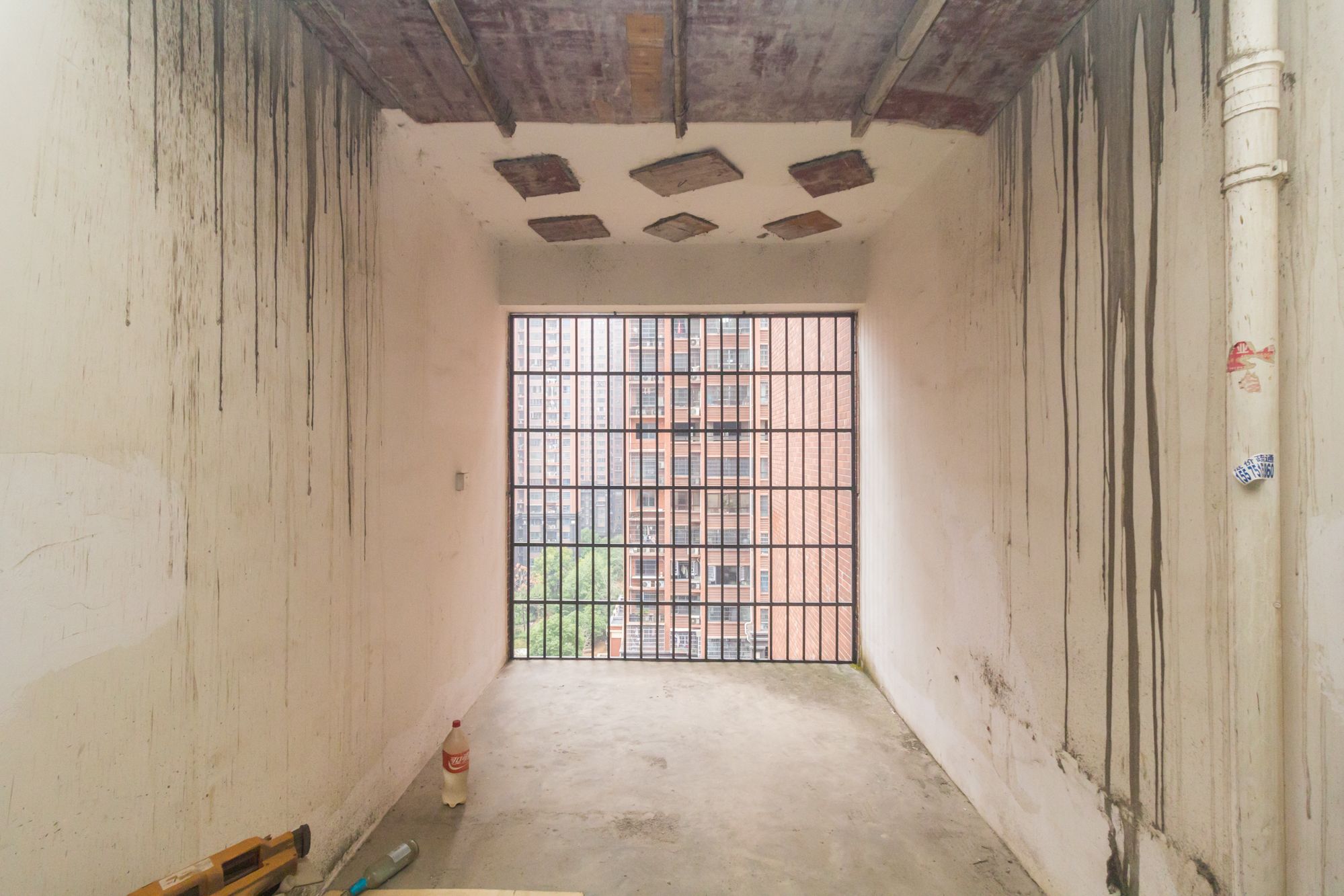 辉宏橄榄城 4室2厅2卫 85.00万 辉宏橄榄城 4室2厅2卫 85.00万阳台