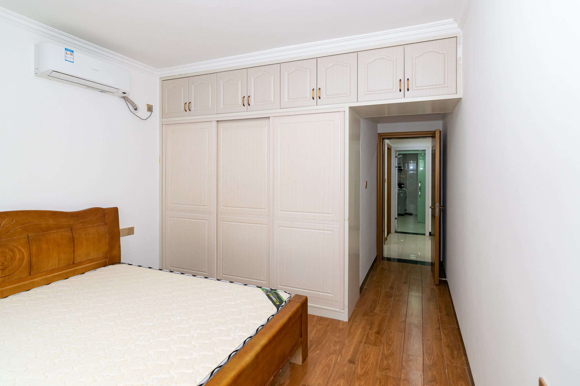 润和又一城  3室2厅1卫    91.8万卧室