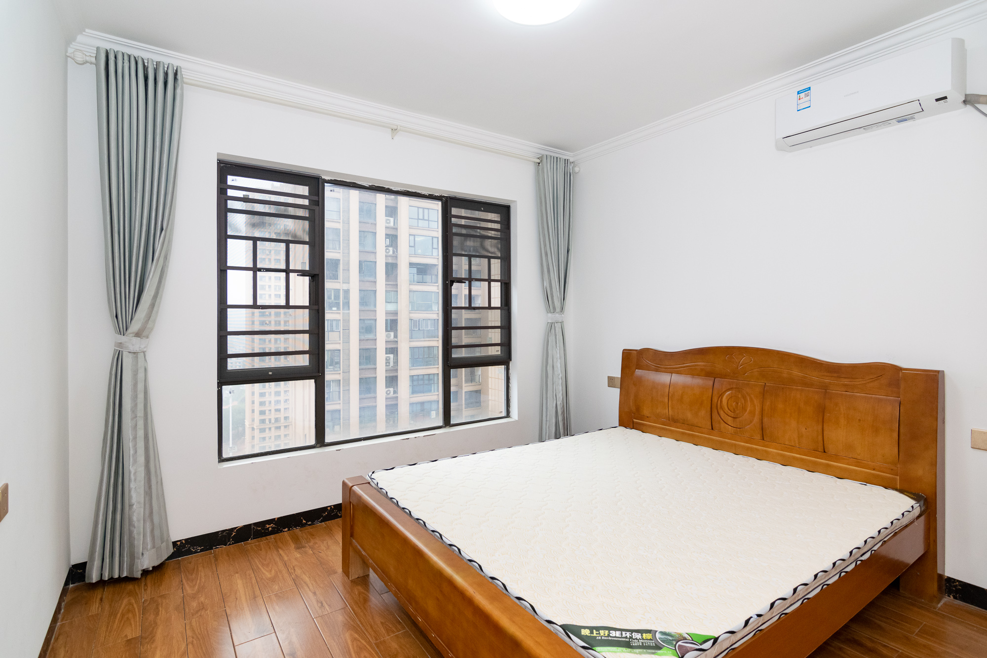 润和又一城  3室2厅1卫    91.8万卧室