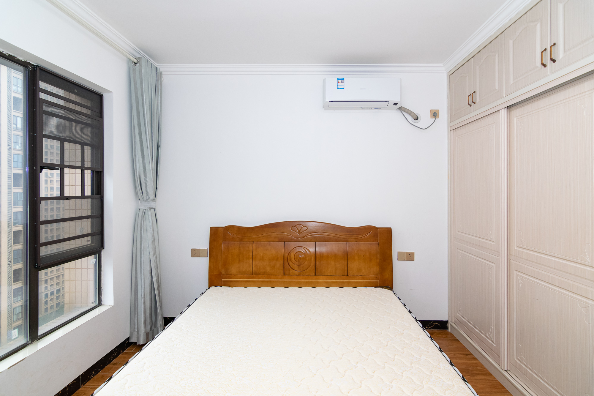 润和又一城  3室2厅1卫    91.8万卧室