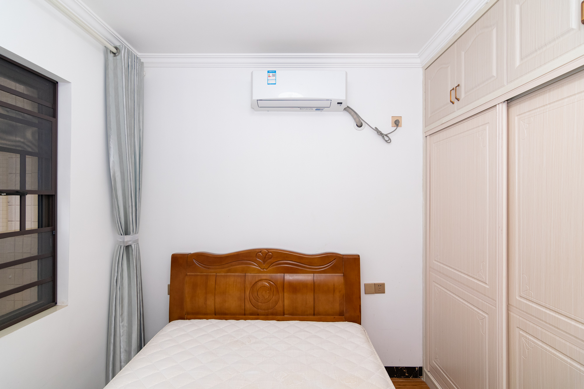 润和又一城  3室2厅1卫    91.8万卧室