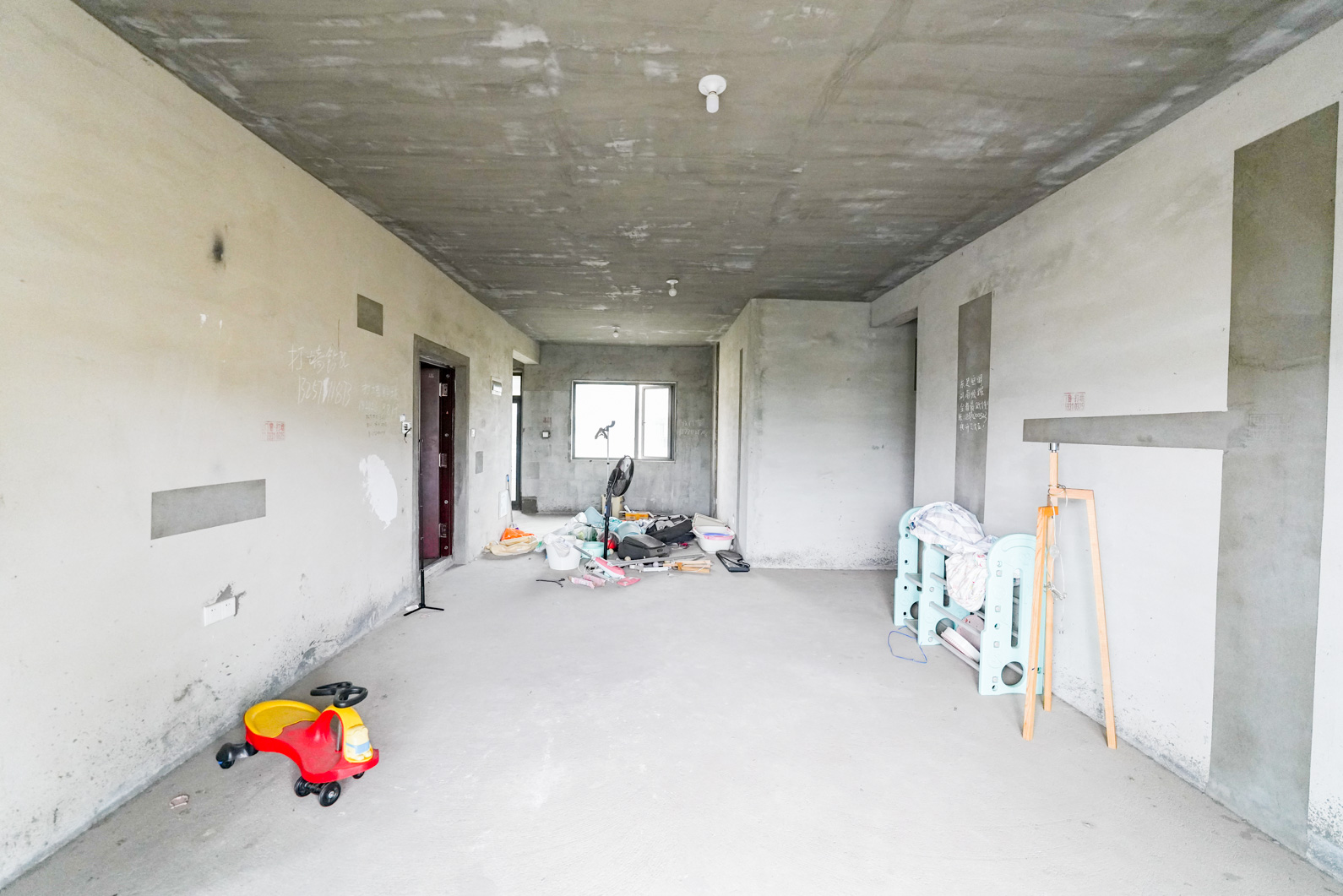 五礦萬境園  4室2廳2衛(wèi)    182.0萬客廳