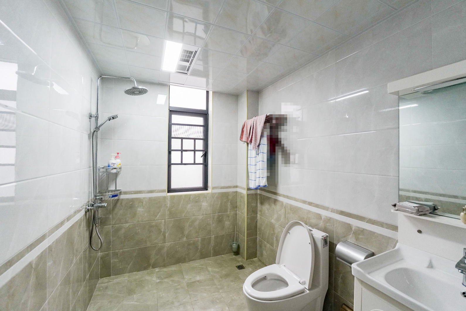 华银天际  6室2厅2卫    150.0万卫生间