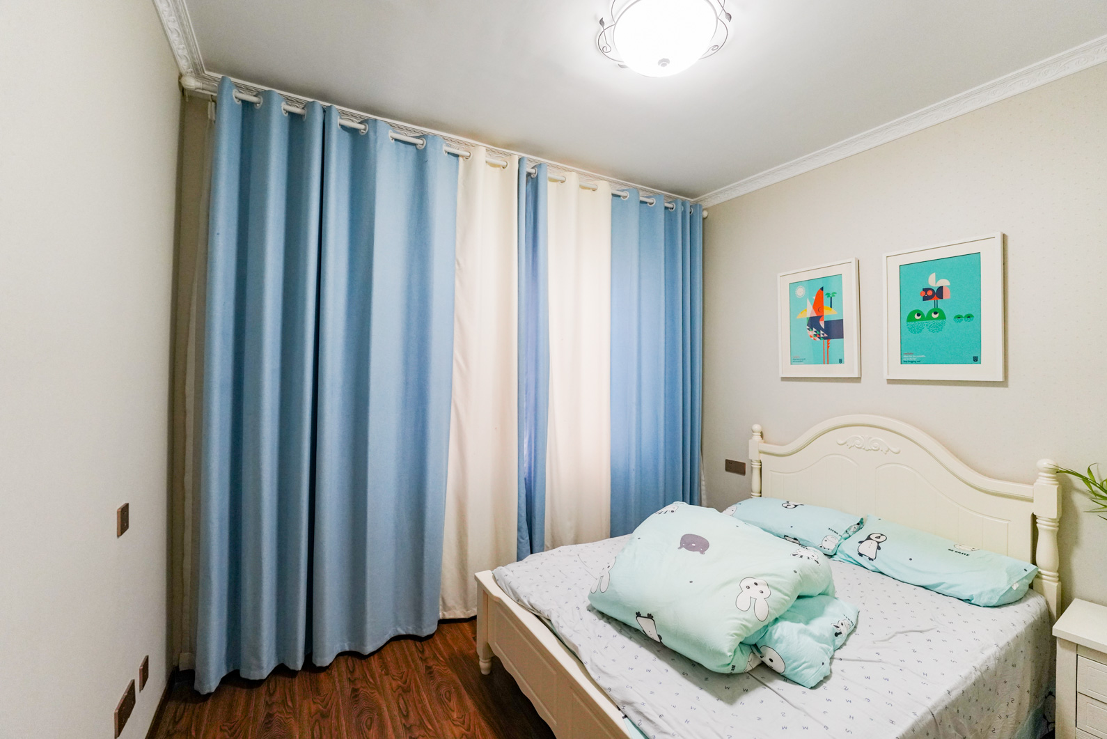 华银天际  6室2厅2卫    150.0万卧室