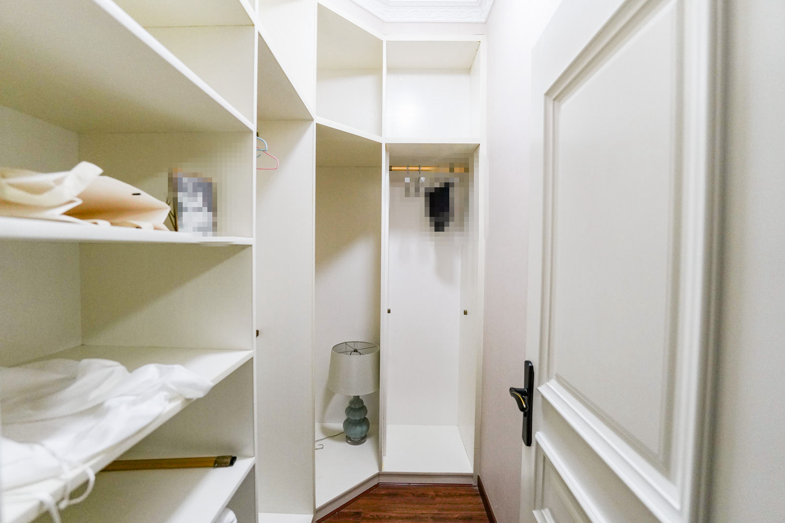 华银天际  6室2厅2卫    150.0万卧室