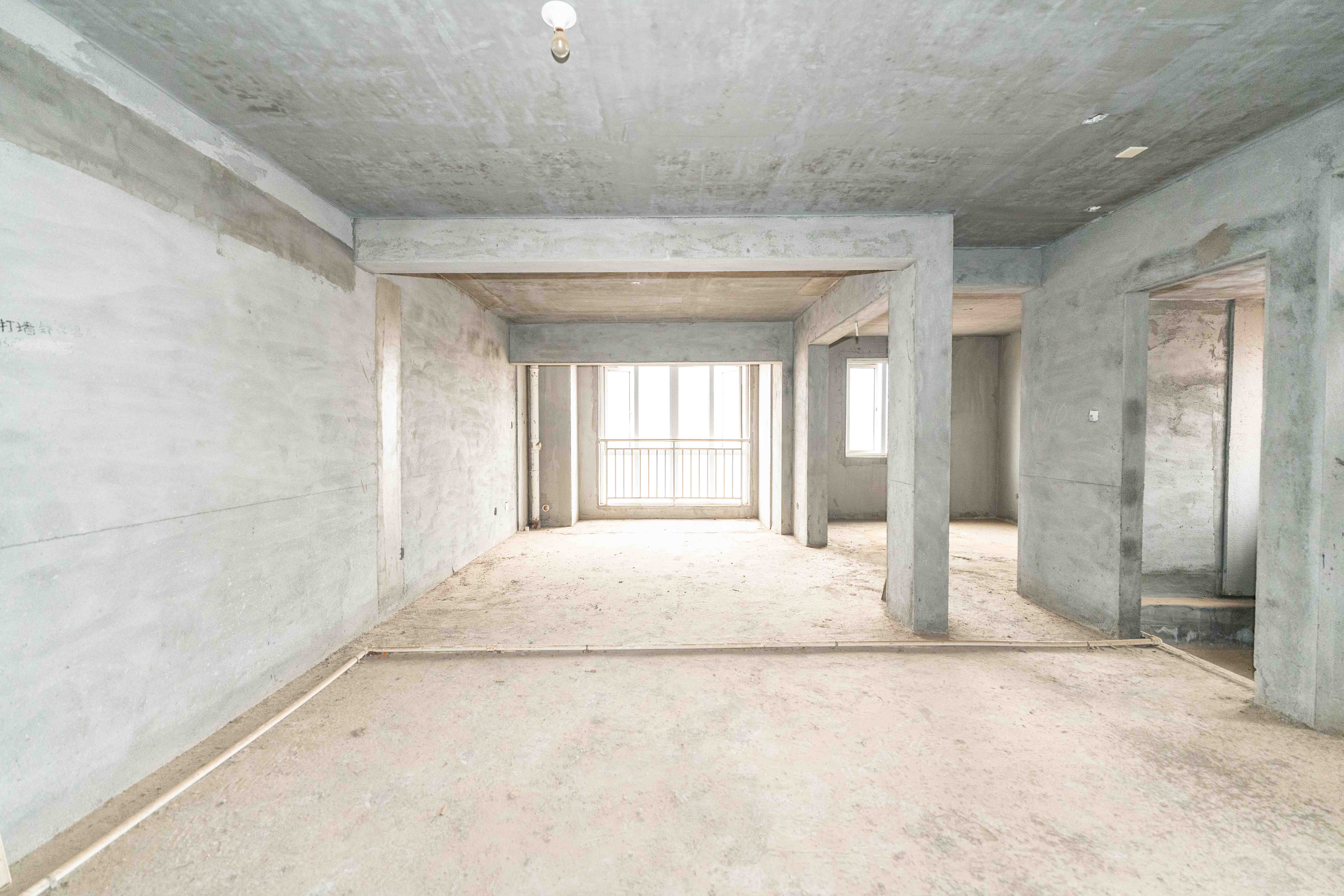 丽发新城  4室2厅2卫    83.8万客厅