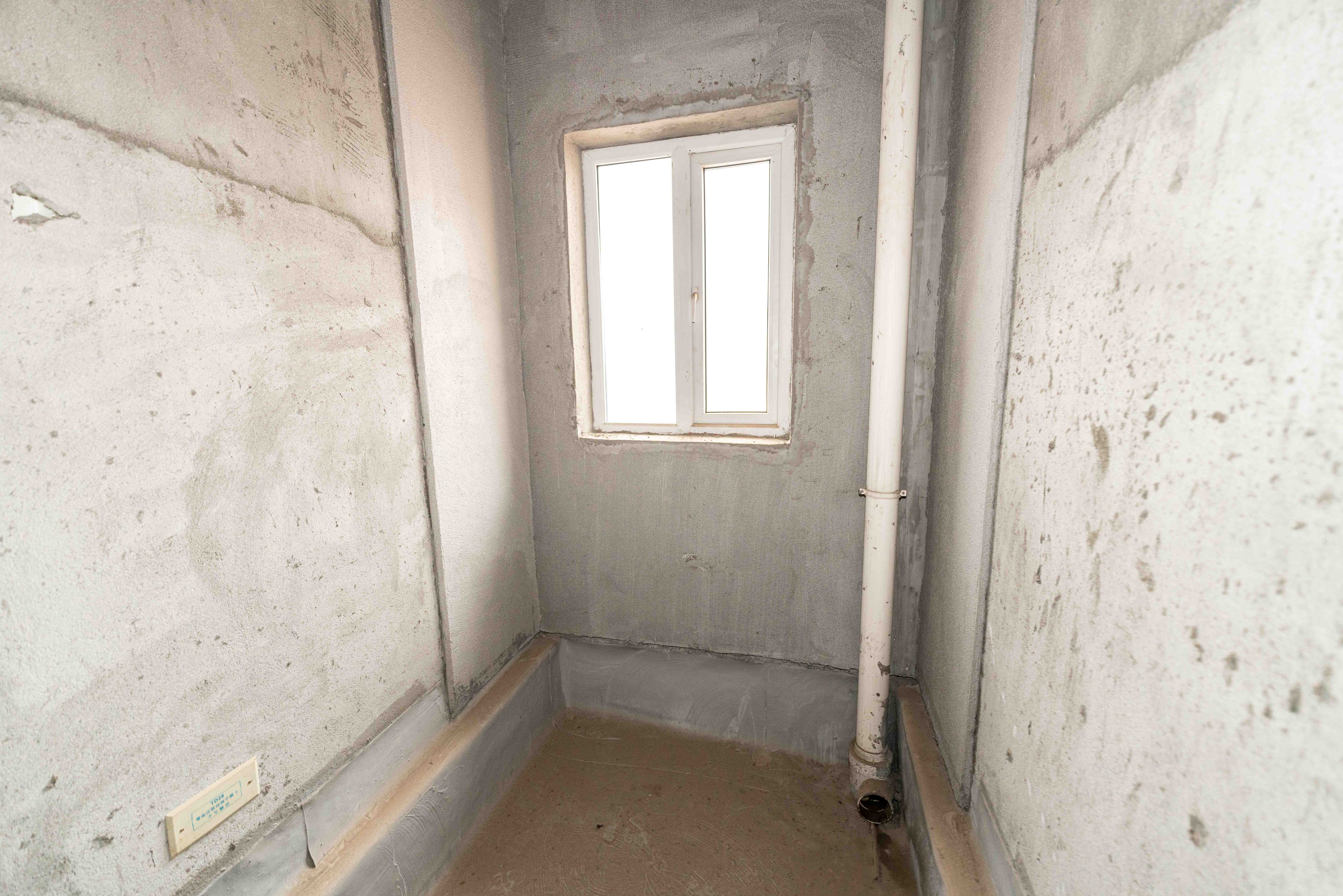 丽发新城  4室2厅2卫    83.8万卫生间