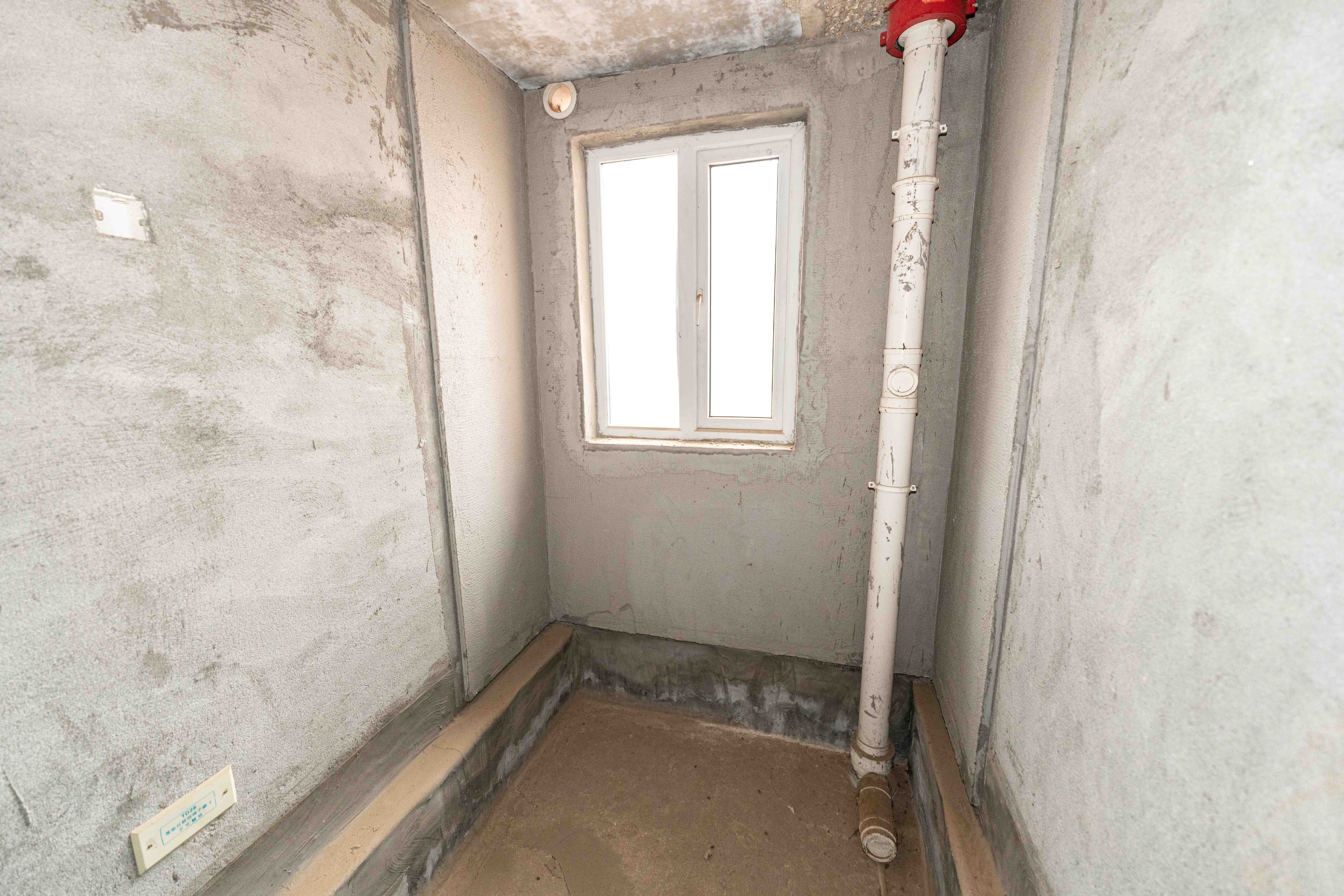 丽发新城  4室2厅2卫    83.8万卫生间