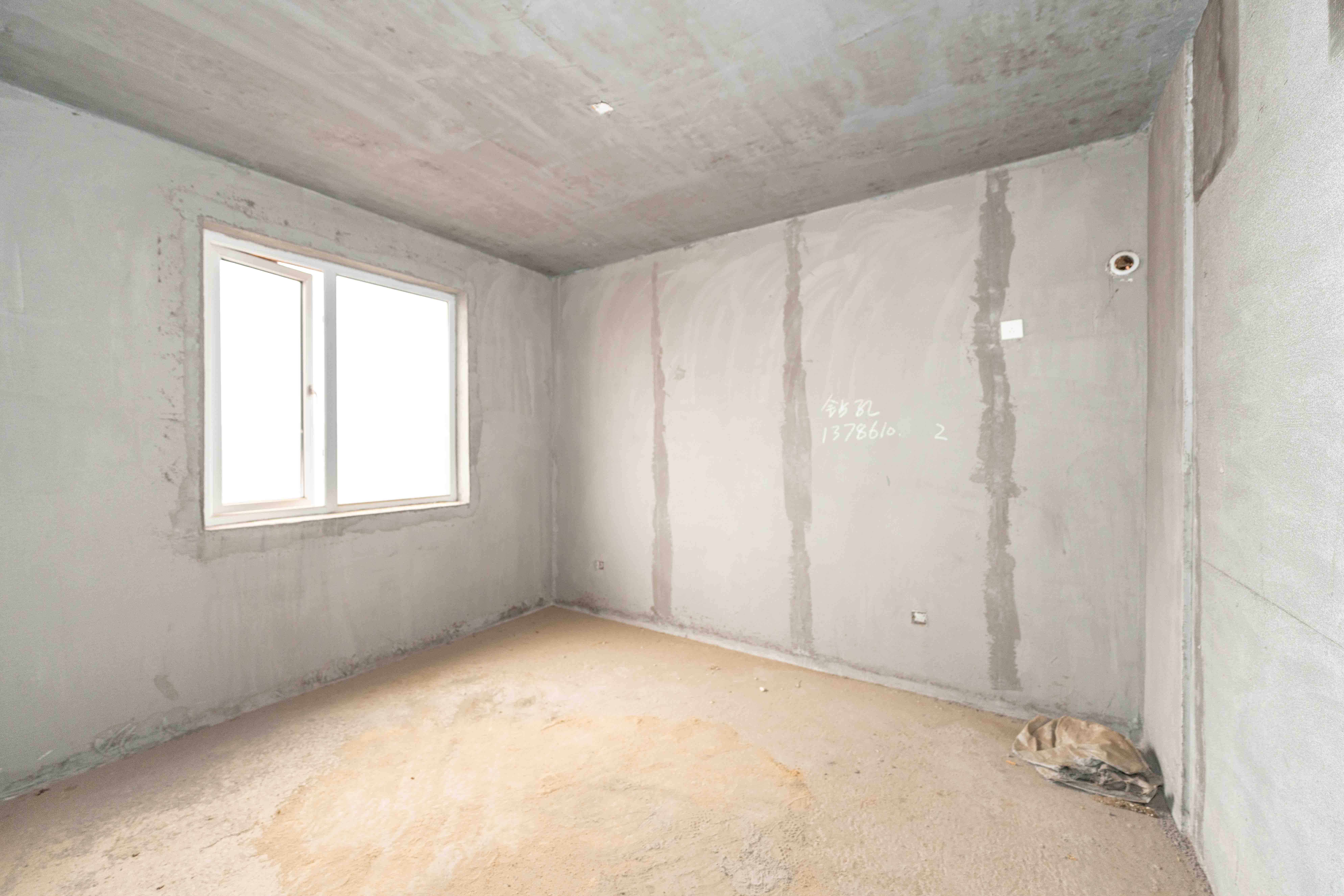 丽发新城  4室2厅2卫    83.8万卧室