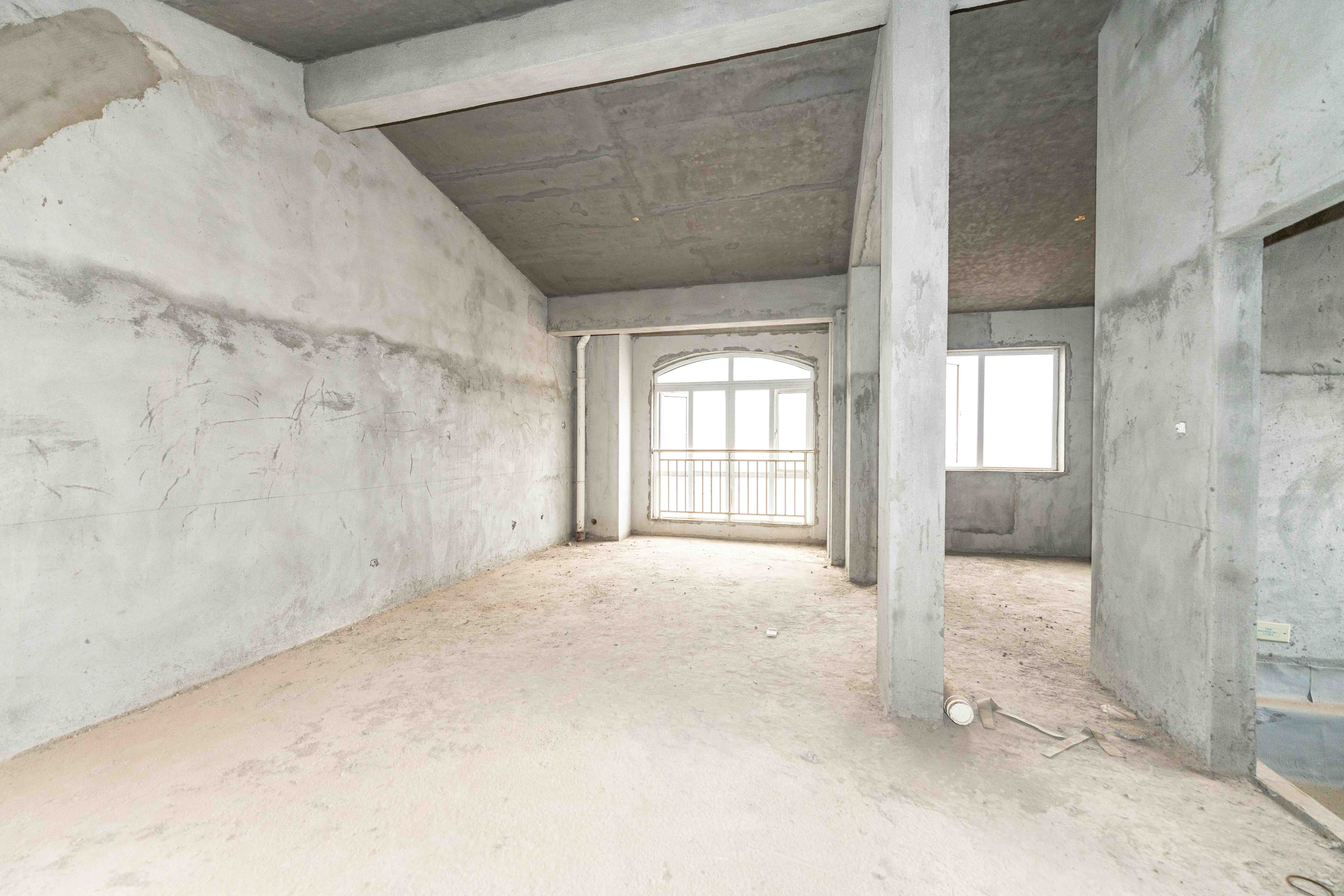 丽发新城  4室2厅2卫    83.8万卧室