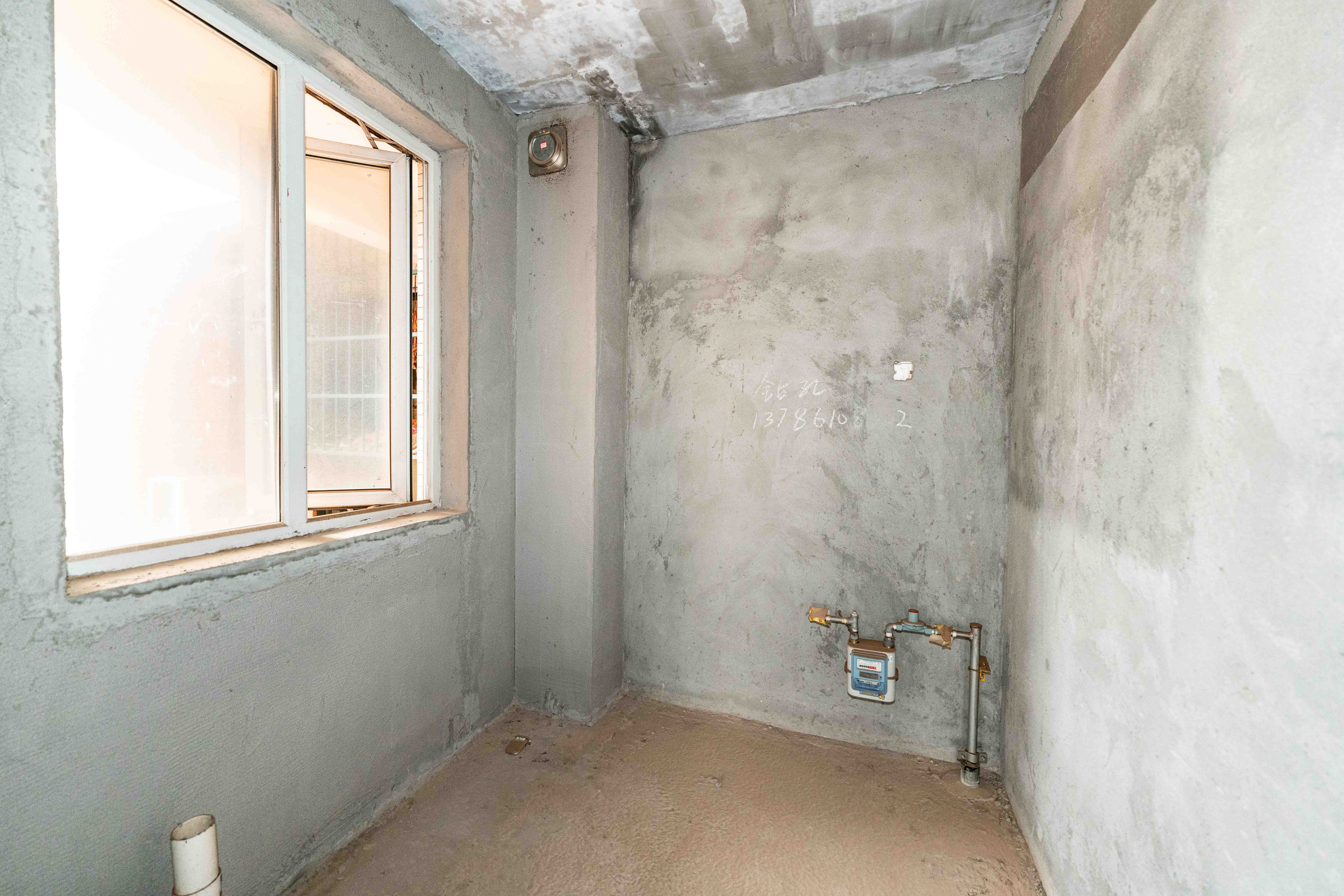 丽发新城  4室2厅2卫    83.8万厨房