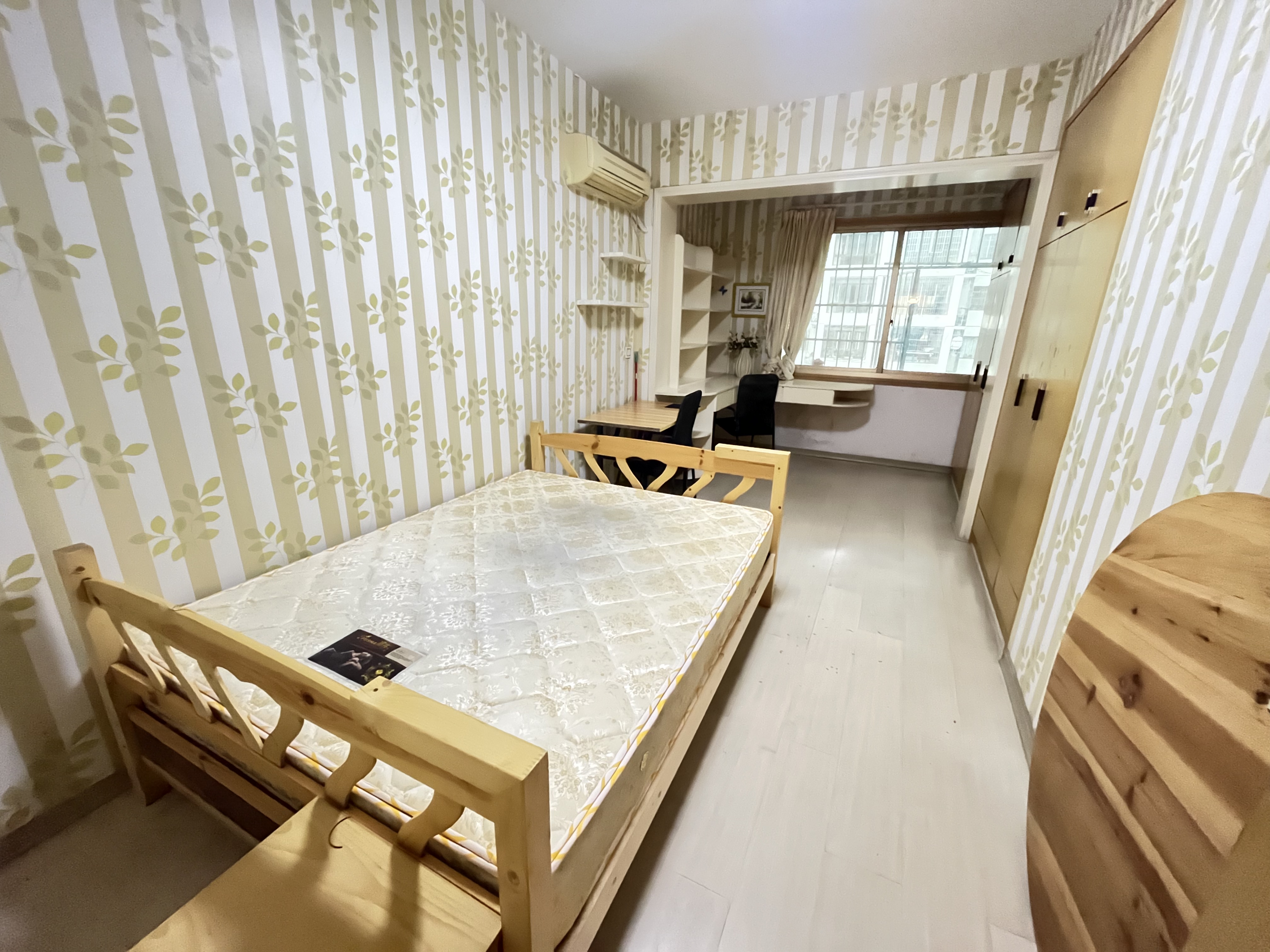 名牌大厦  3室2厅2卫   2000.00元/月室内图