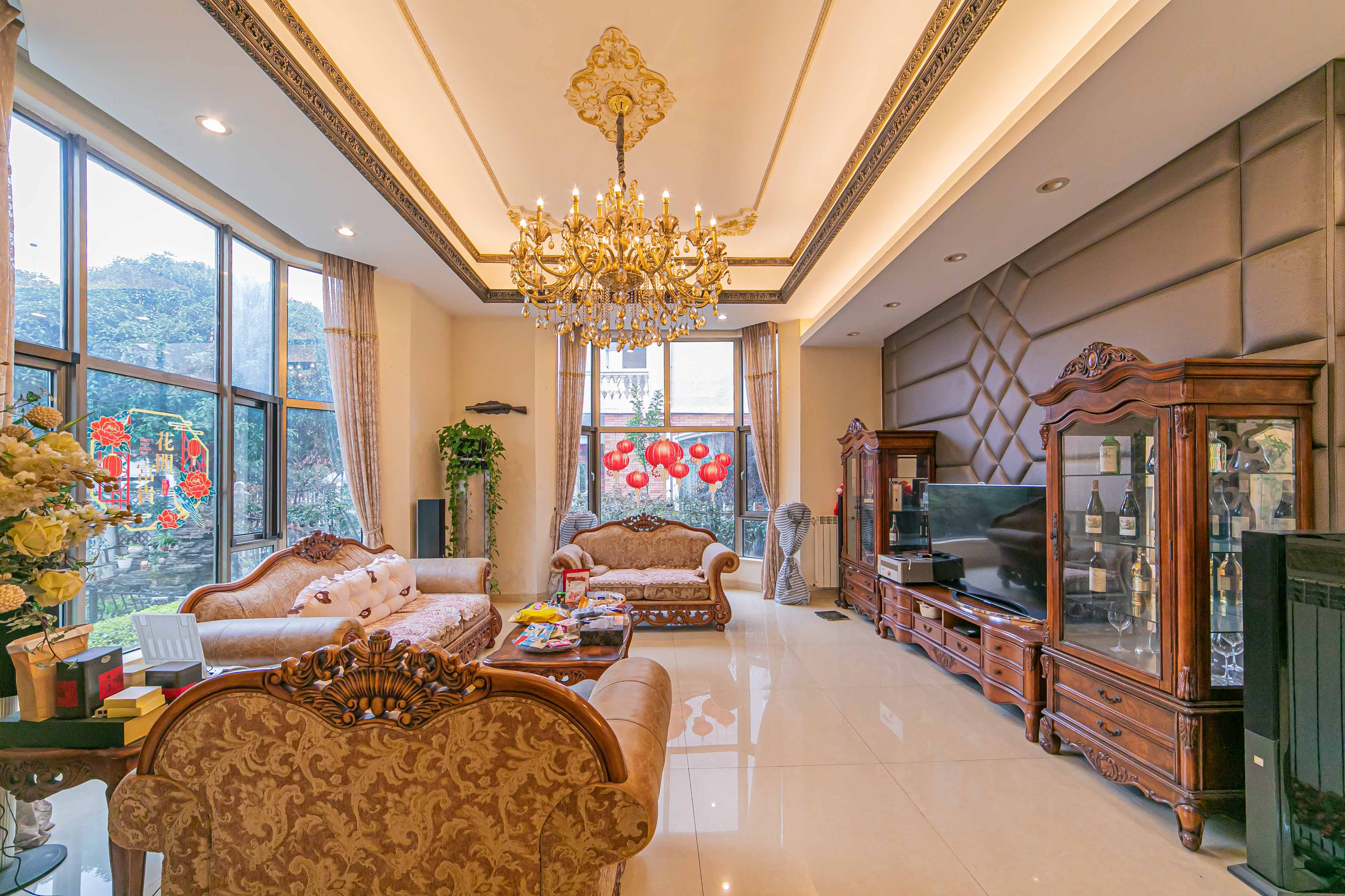 碧桂园威尼斯城 6室2厅5卫 695.88万 碧桂园威尼斯城 6室2厅5卫 695.88万客厅