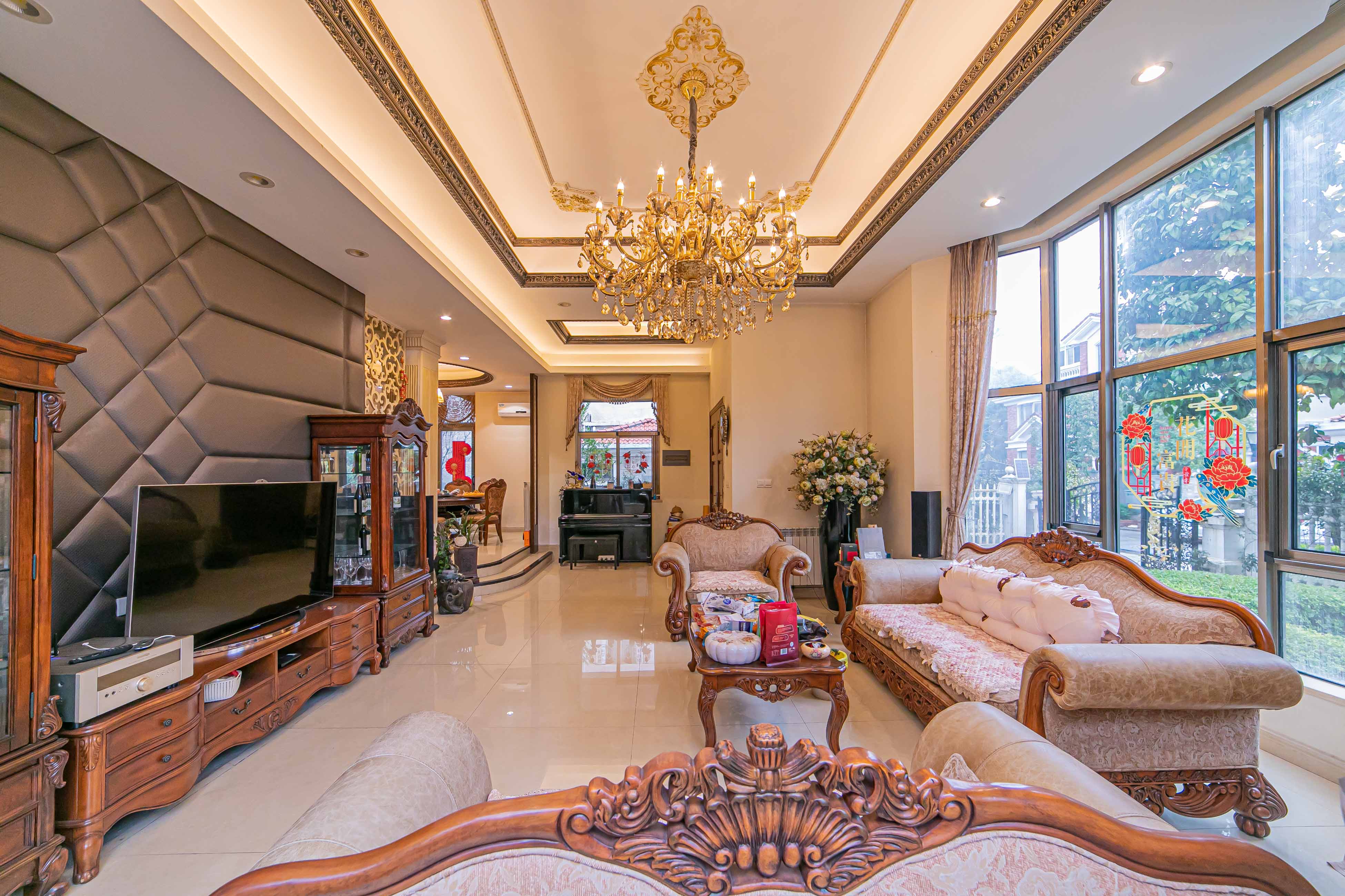 碧桂园威尼斯城 6室2厅5卫 695.88万 碧桂园威尼斯城 6室2厅5卫 695.88万客厅