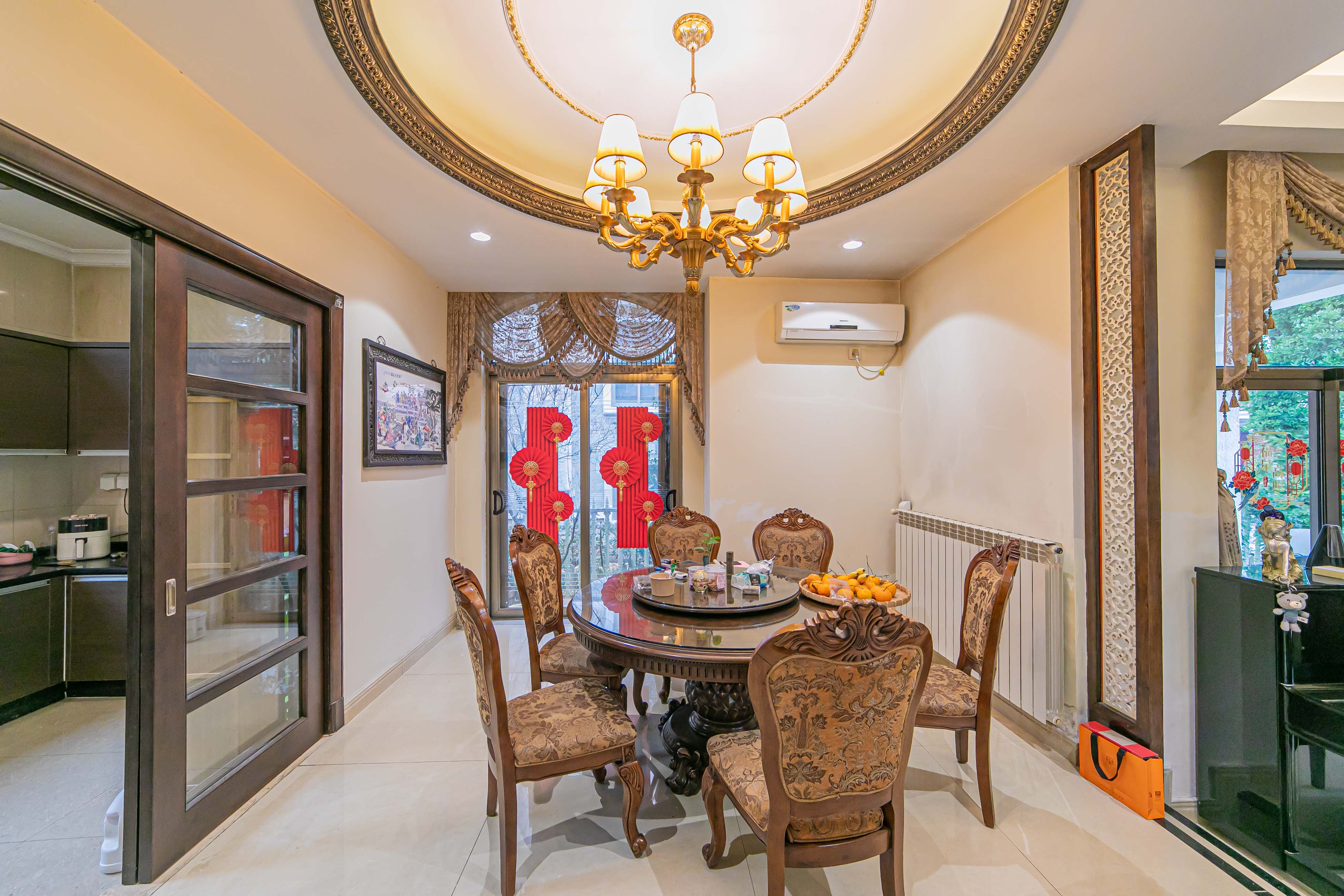 碧桂园威尼斯城 6室2厅5卫 695.88万 碧桂园威尼斯城 6室2厅5卫 695.88万客厅