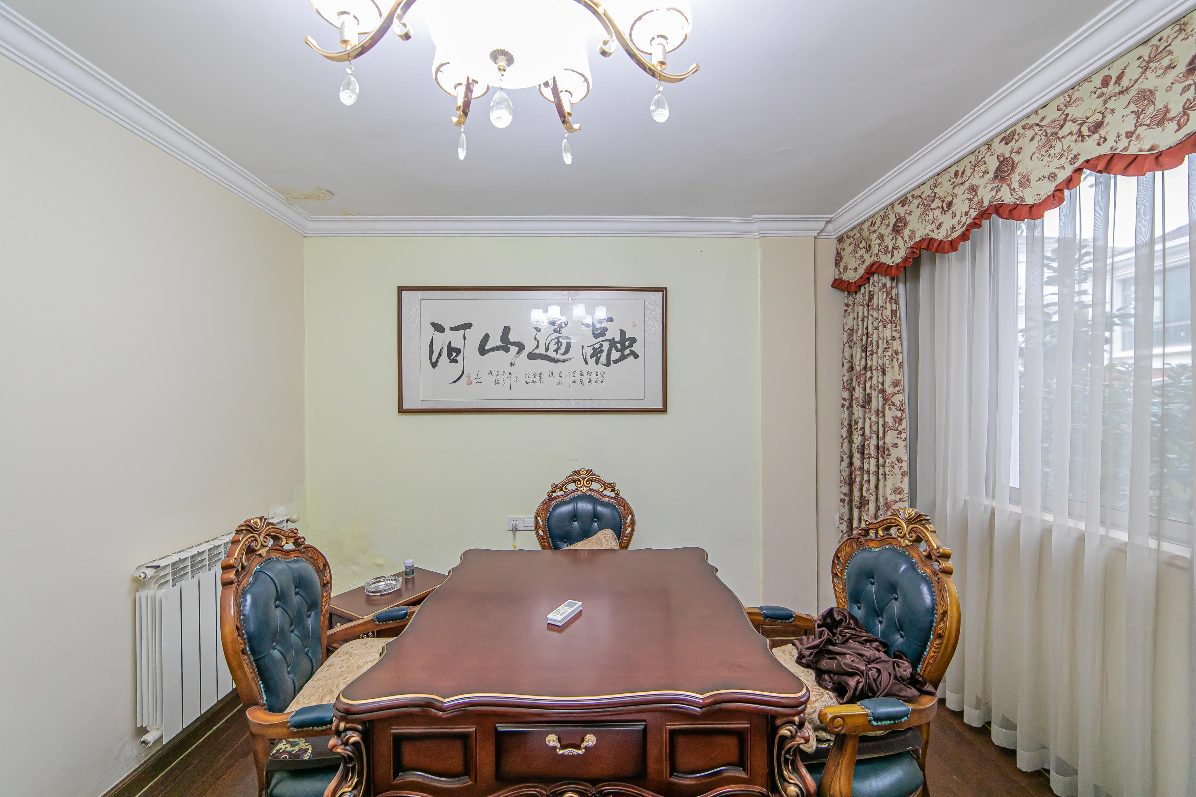 碧桂园威尼斯城 6室2厅5卫 695.88万 碧桂园威尼斯城 6室2厅5卫 695.88万卧室