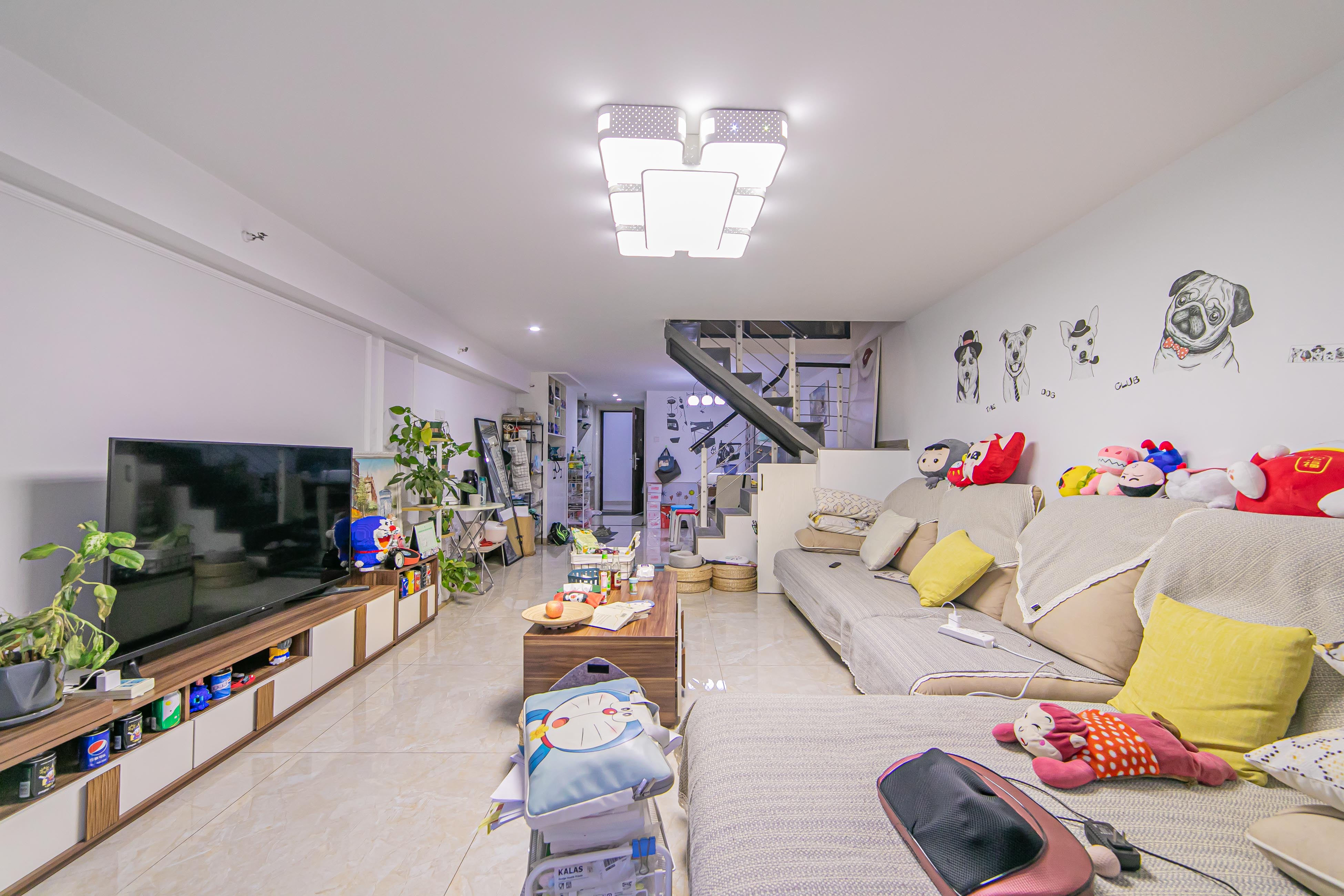 MOMA当代广场  2室2厅1卫    44.98万 MOMA当代广场  2室2厅1卫    44.98万客厅