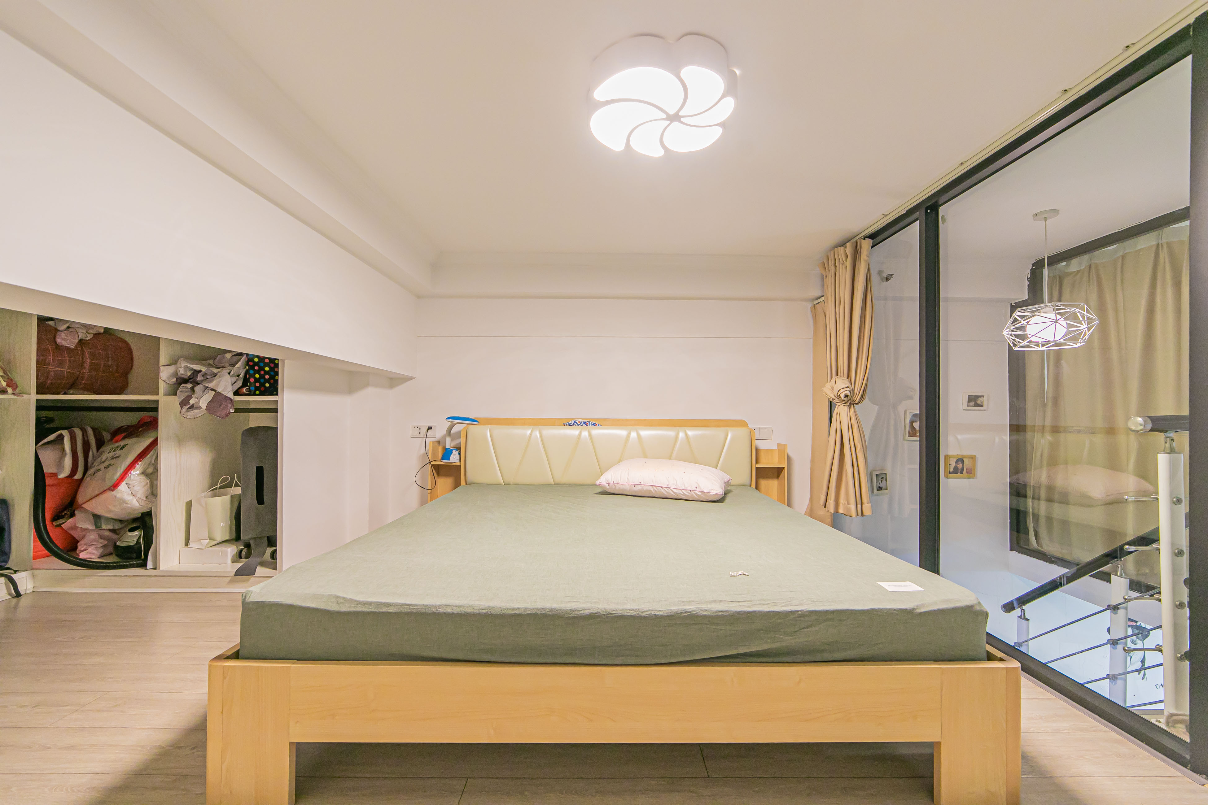 MOMA当代广场  2室2厅1卫    44.98万 MOMA当代广场  2室2厅1卫    44.98万卧室