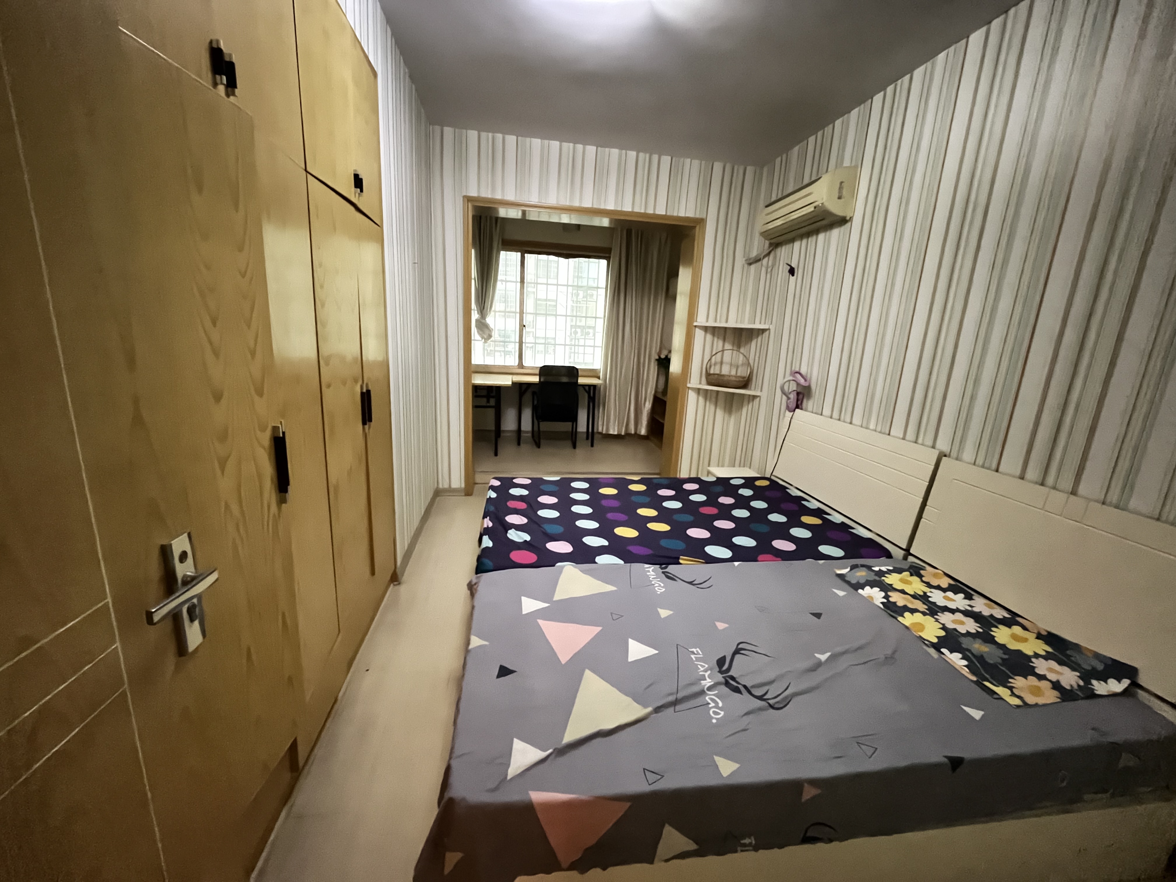 名牌大厦  3室2厅2卫   2000.00元/月室内图1