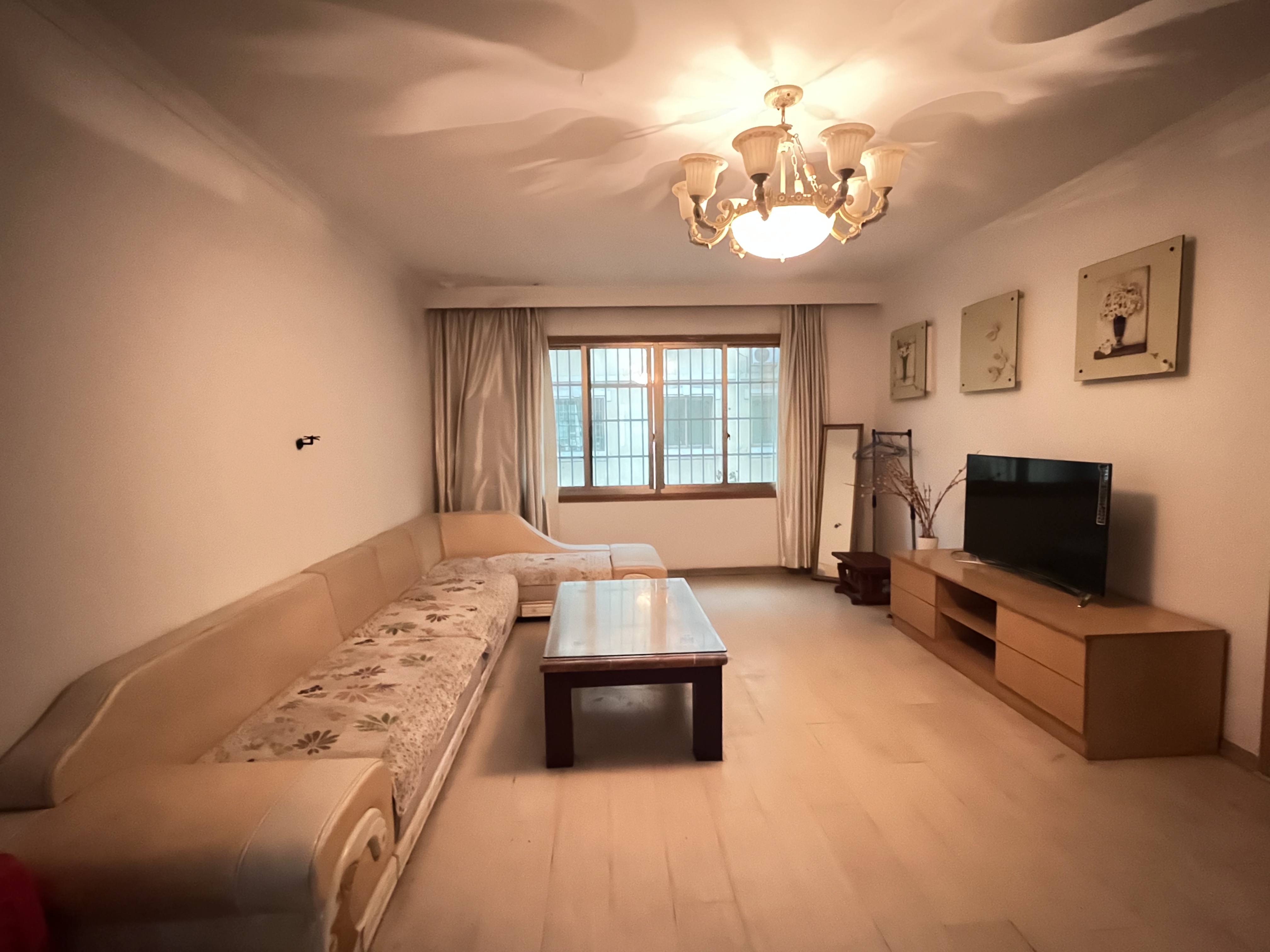 名牌大厦  3室2厅2卫   2000.00元/月室内图