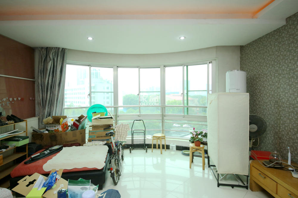 龍柏小區(qū)  4室2廳2衛(wèi)   166.60萬(wàn)