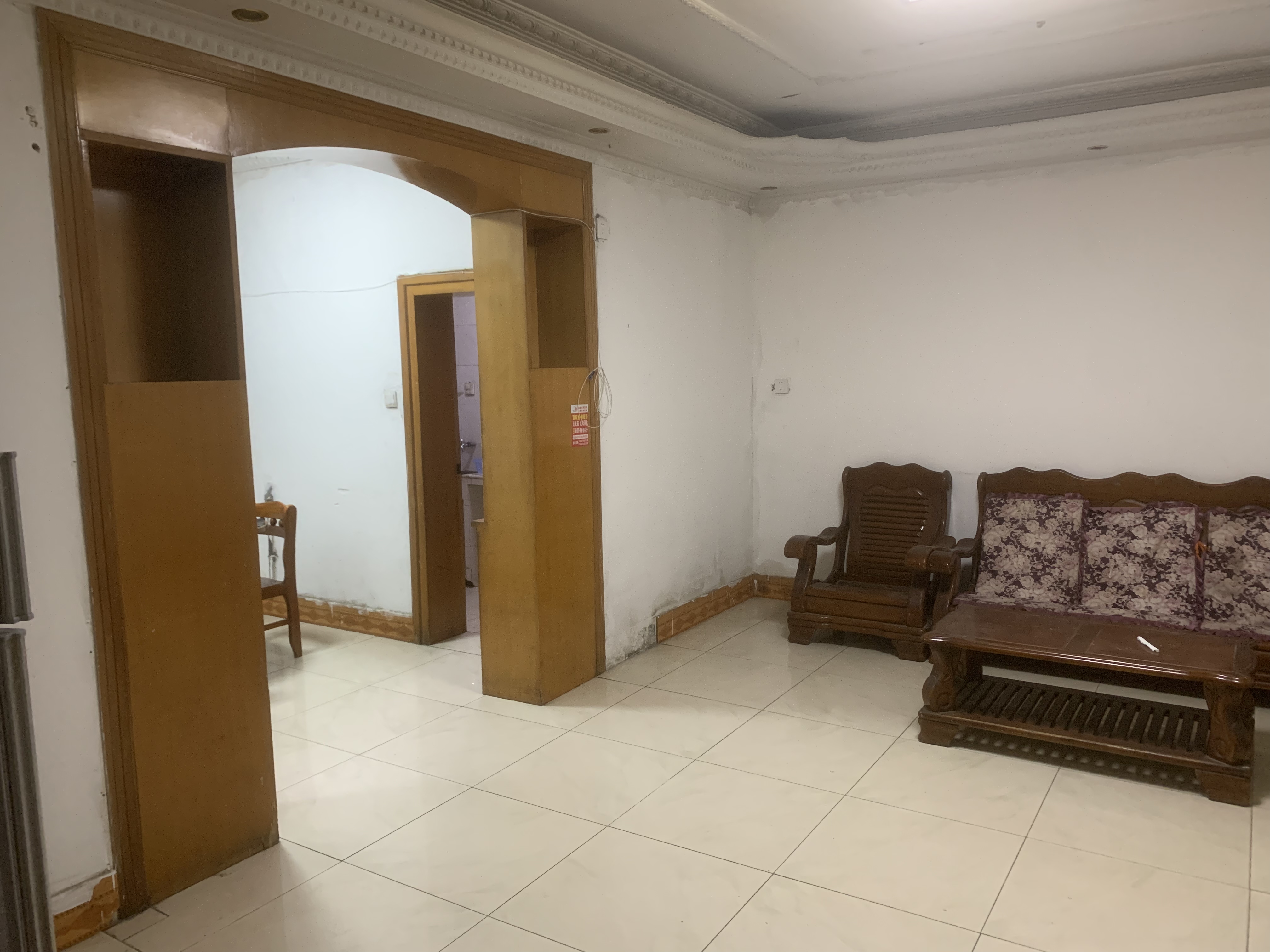 龙泉路散盘  2室2厅2卫    15.0万 龙泉路散盘  2室2厅2卫    15.0万室内图1