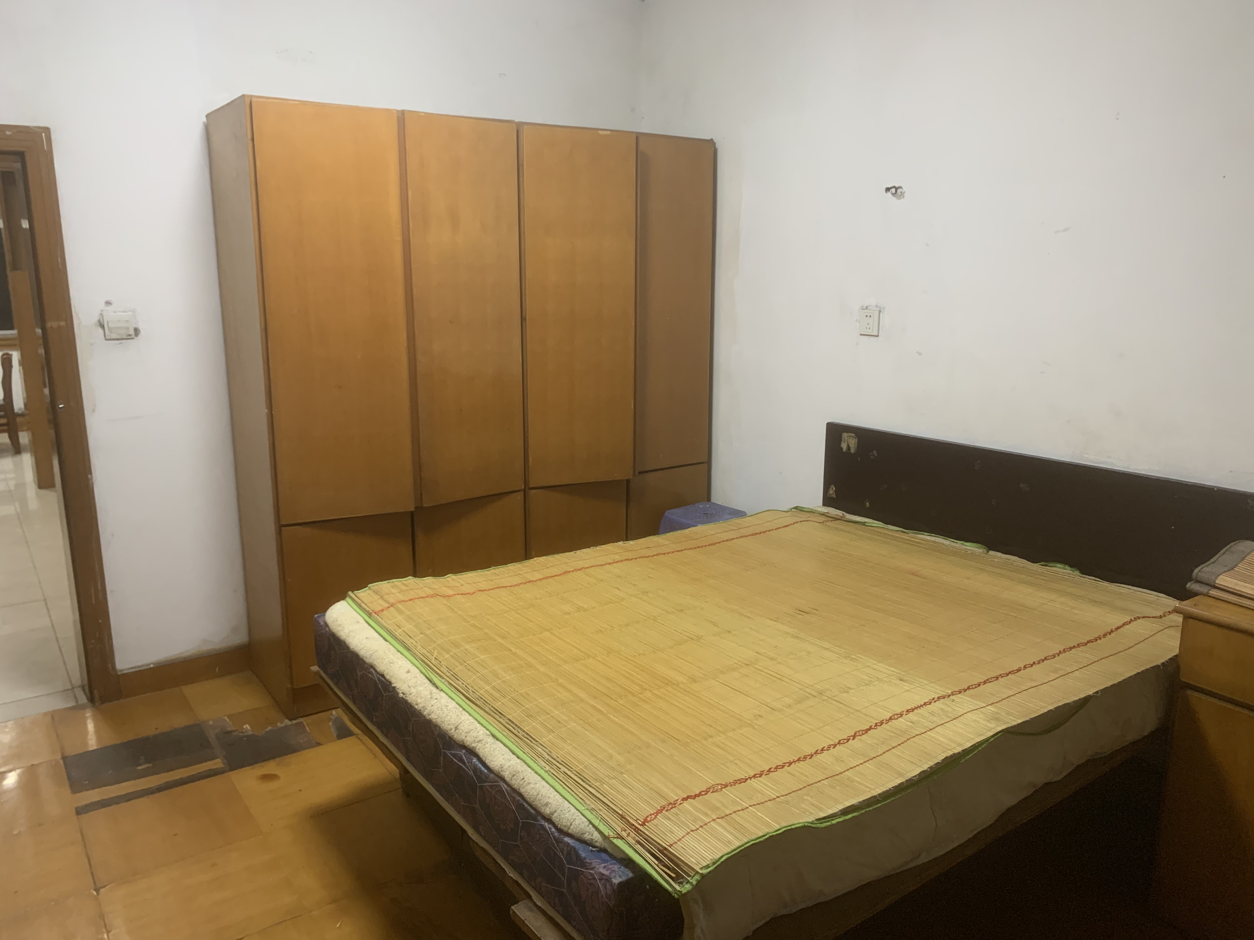 龙泉路散盘  2室2厅2卫    15.0万 龙泉路散盘  2室2厅2卫    15.0万室内图